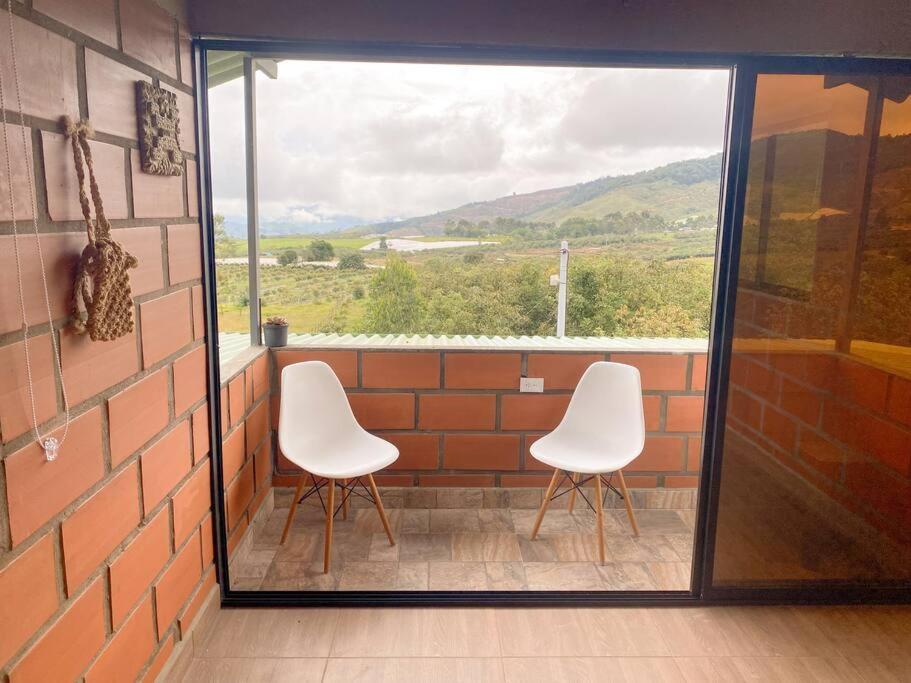 Retro Finca Urrao - Peaceful Avocado Farm Retreat