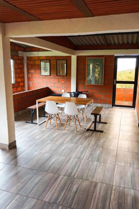 Retro Finca Urrao - Peaceful Avocado Farm Retreat