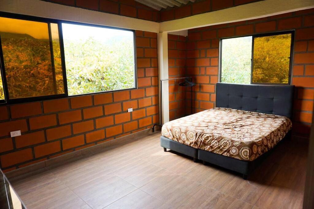 Retro Finca Urrao - Peaceful Avocado Farm Retreat