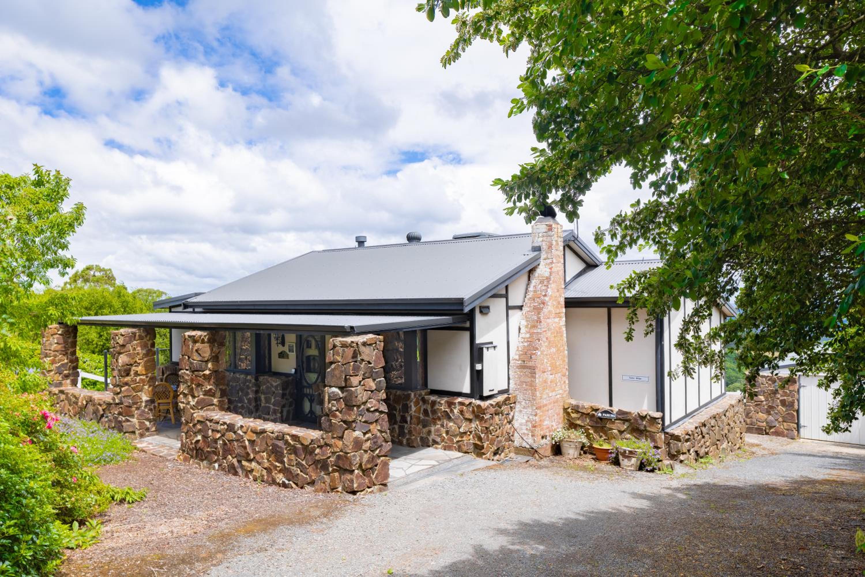 A Cottage with a View at Tudor Ridge
