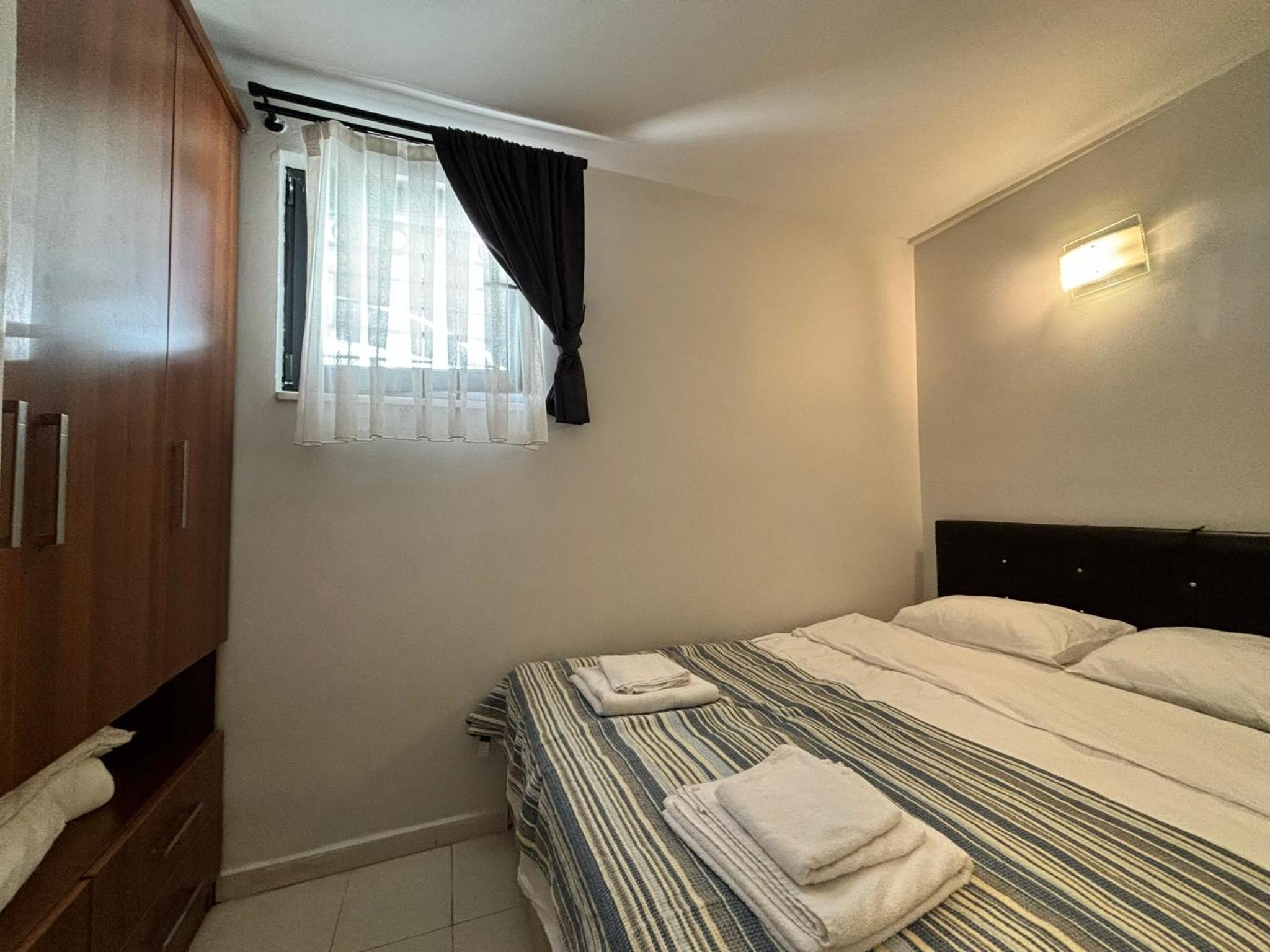 Charming Semi-Basement Apartment Steps from Taksim Square No 1