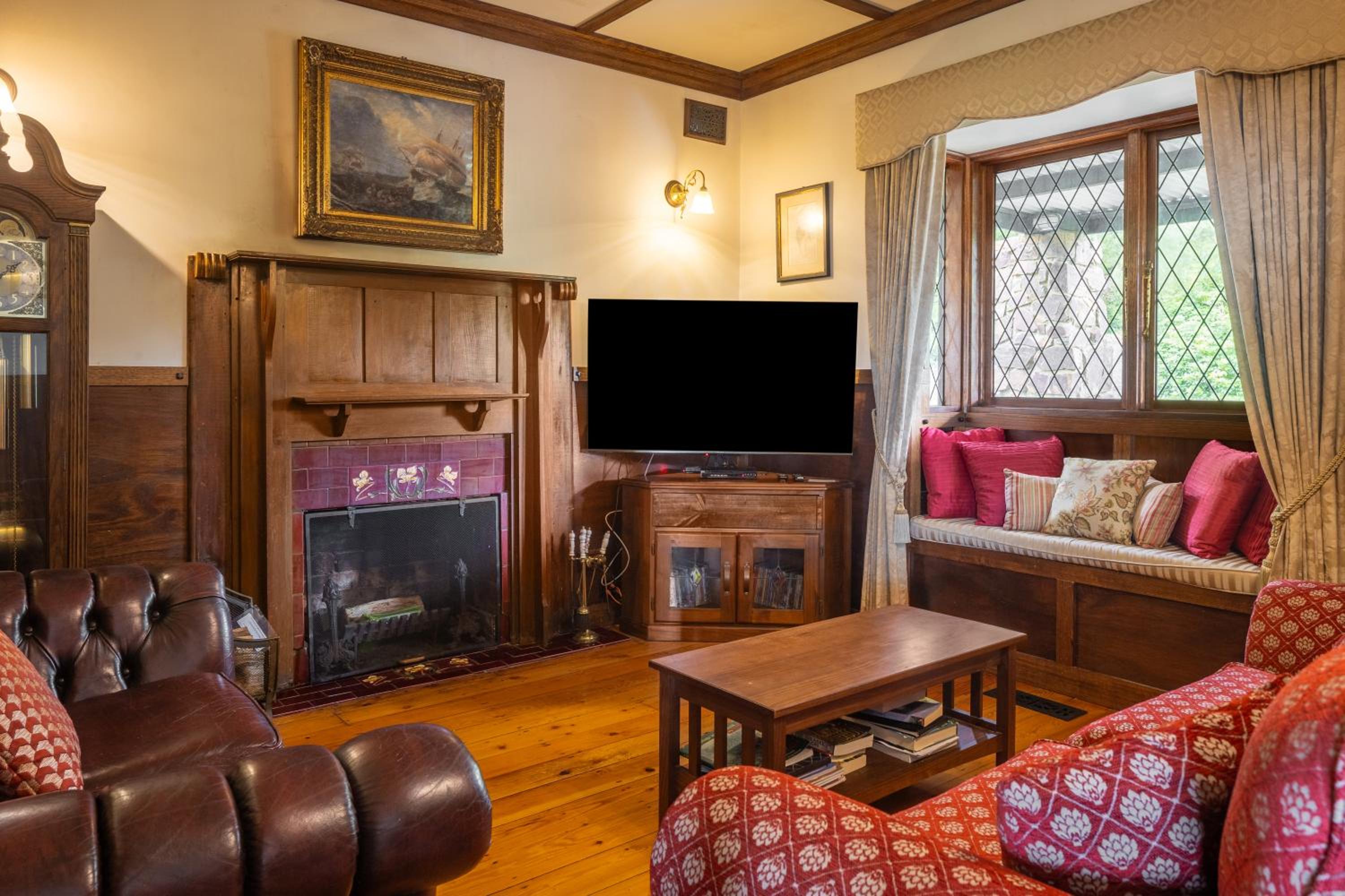 A Cottage with a View at Tudor Ridge