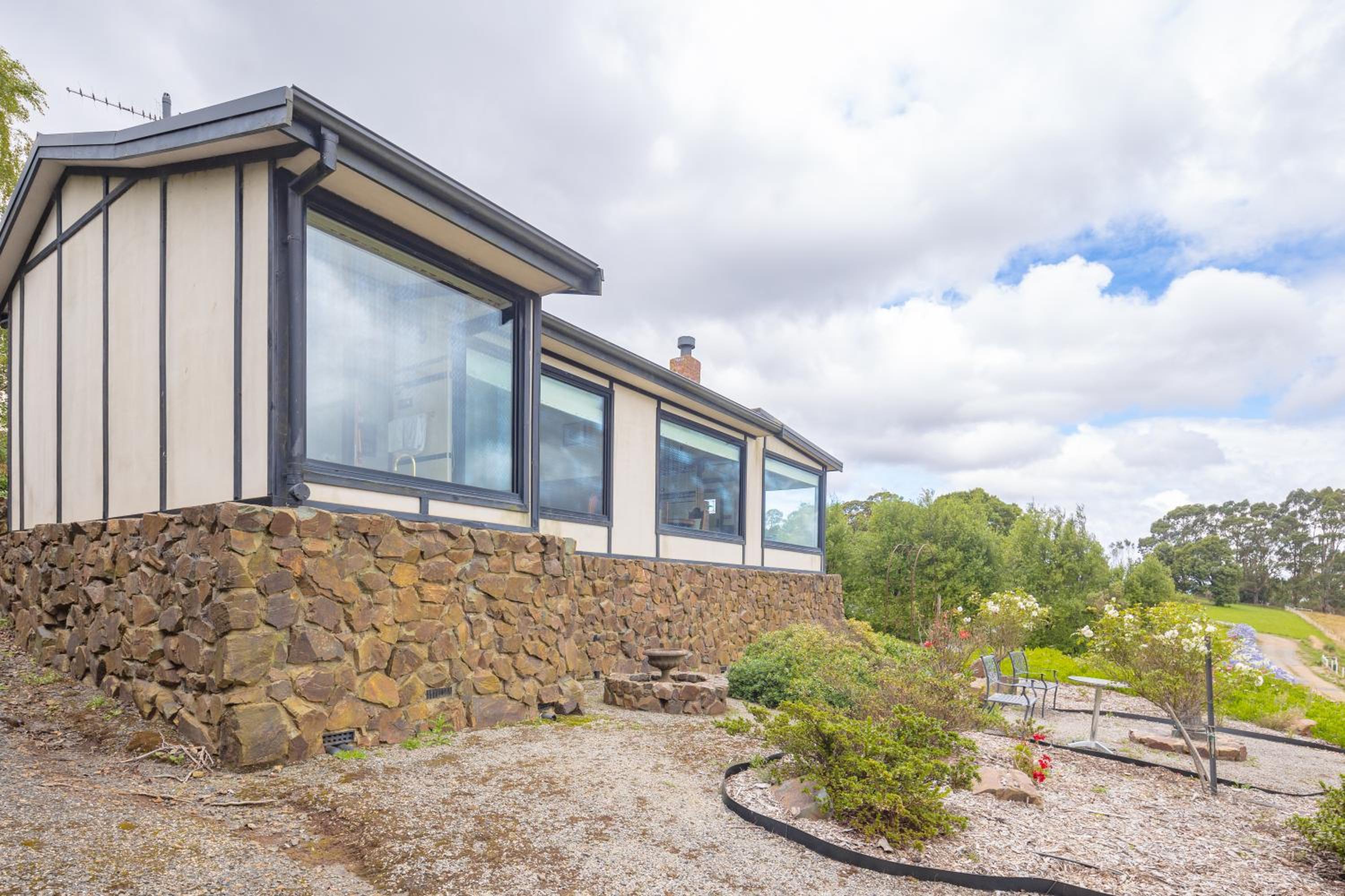 Hotel A Cottage with a View at Tudor Ridge - Image 1