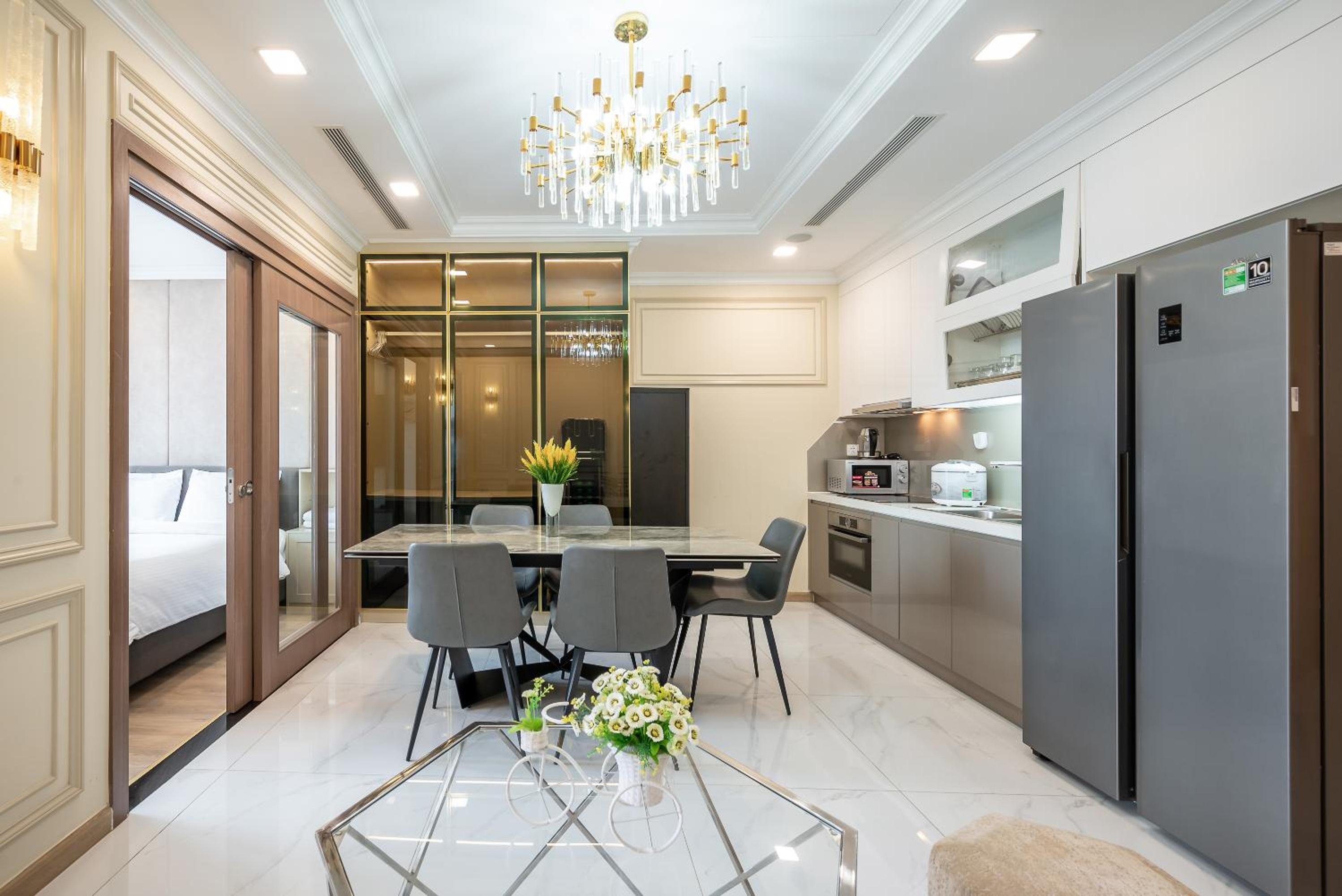 CeLaVie Serviced Apartment - The Vinhomes and Landmark