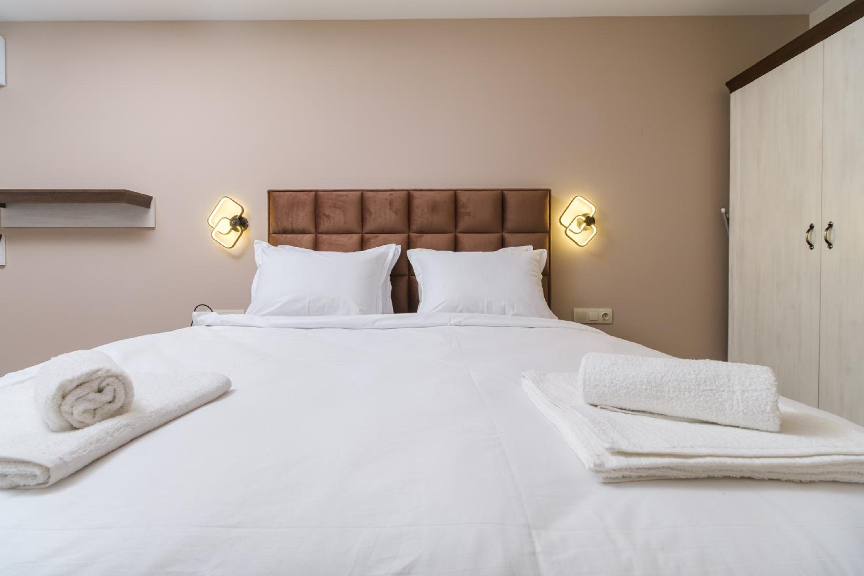 LDV 13 1-Bedroom Apartments Free private parking
