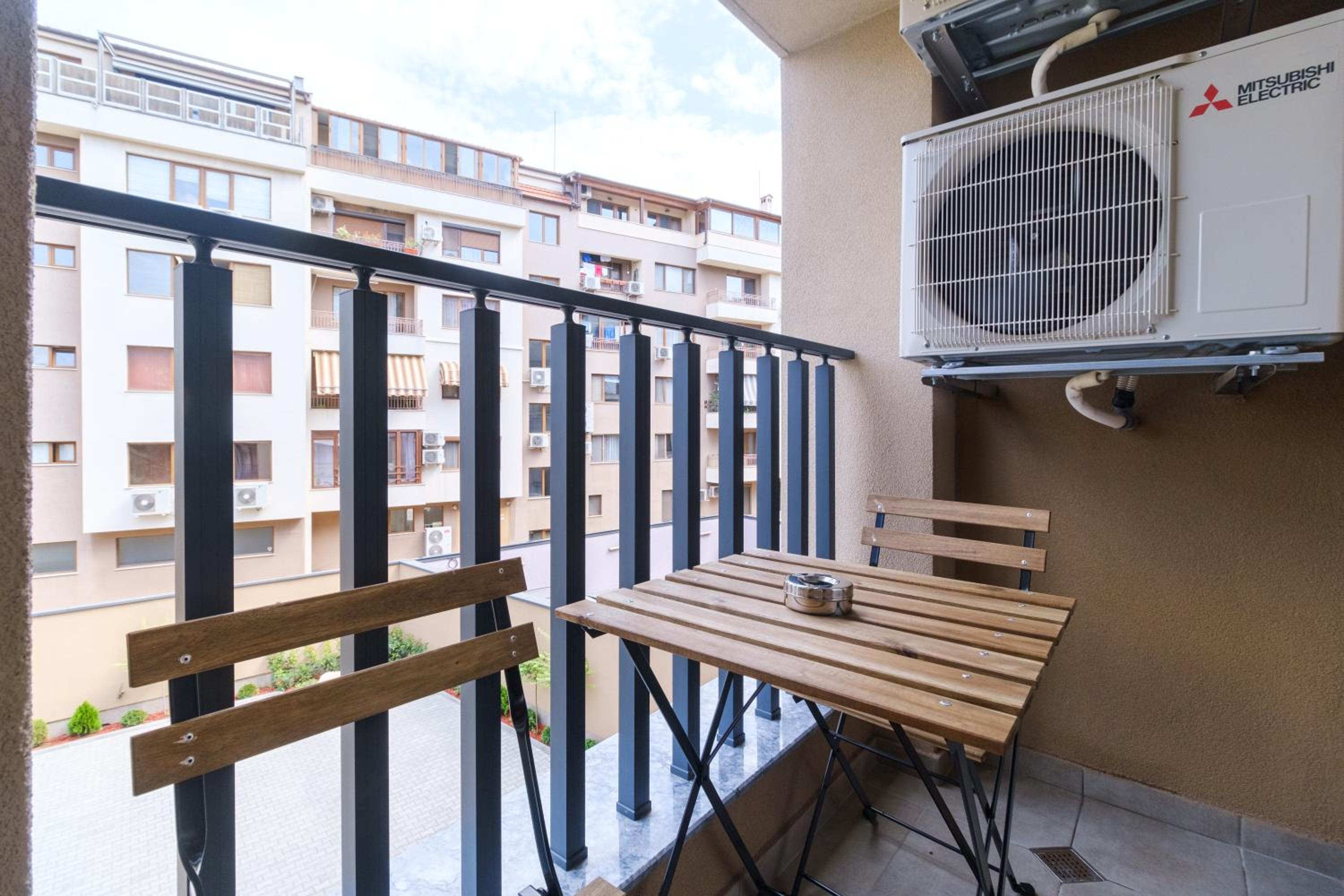 LDV 13 1-Bedroom Apartments Free private parking