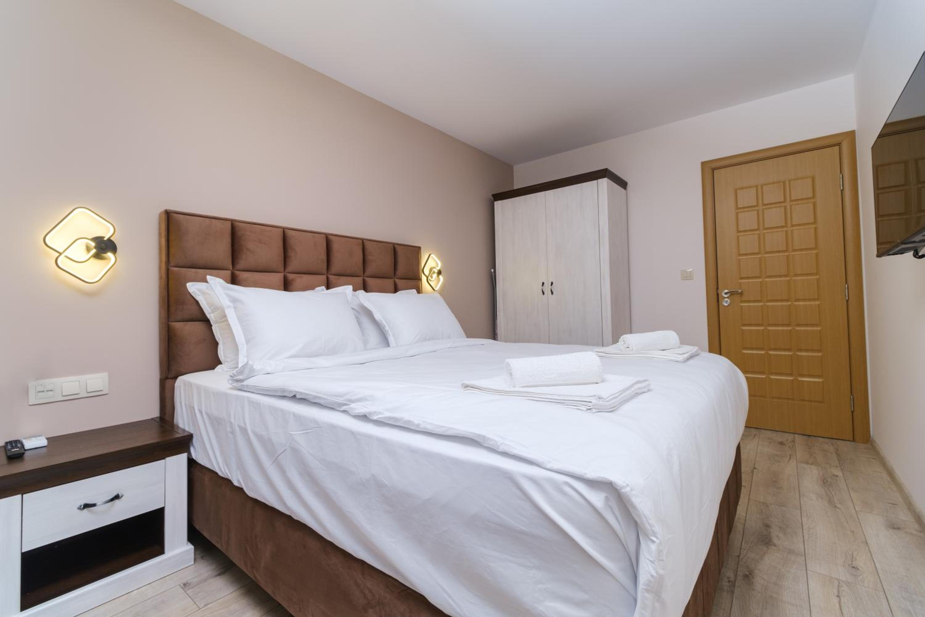 LDV 13 1-Bedroom Apartments Free private parking