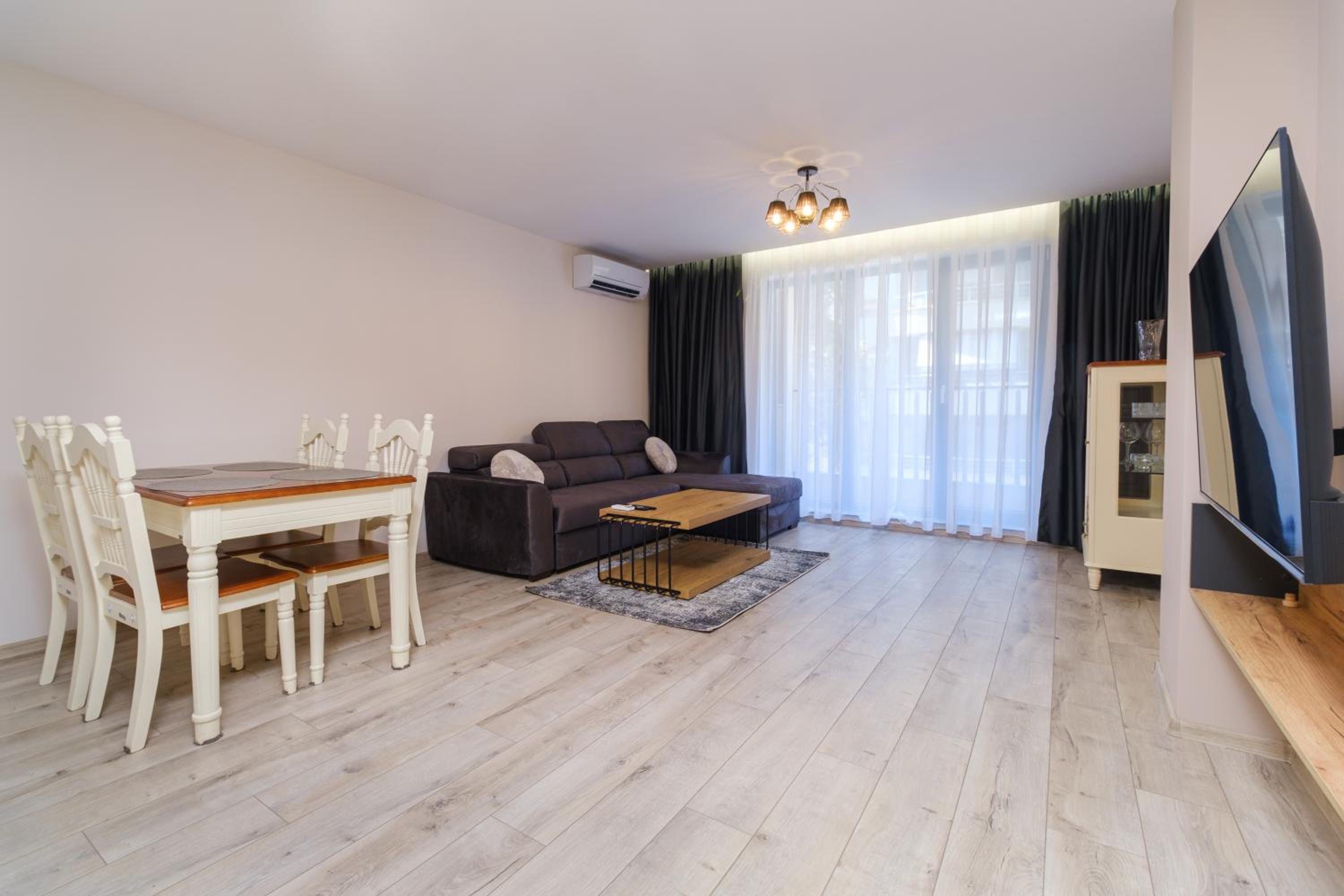 LDV 13 1-Bedroom Apartments Free private parking