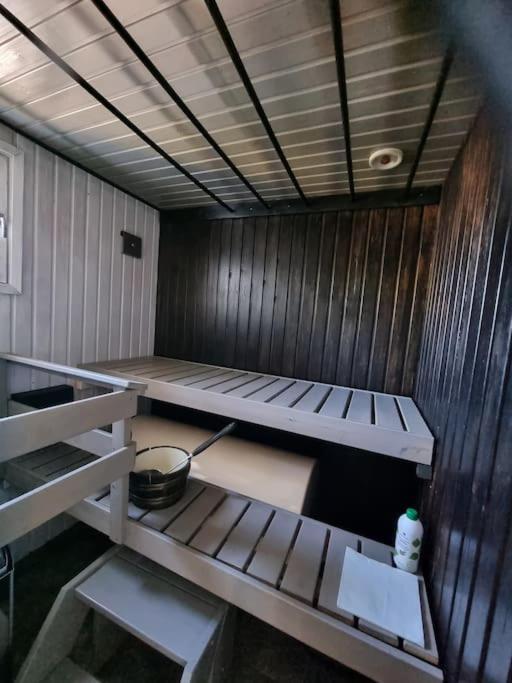 Viihtyisä huvila saunalla Korpilammella