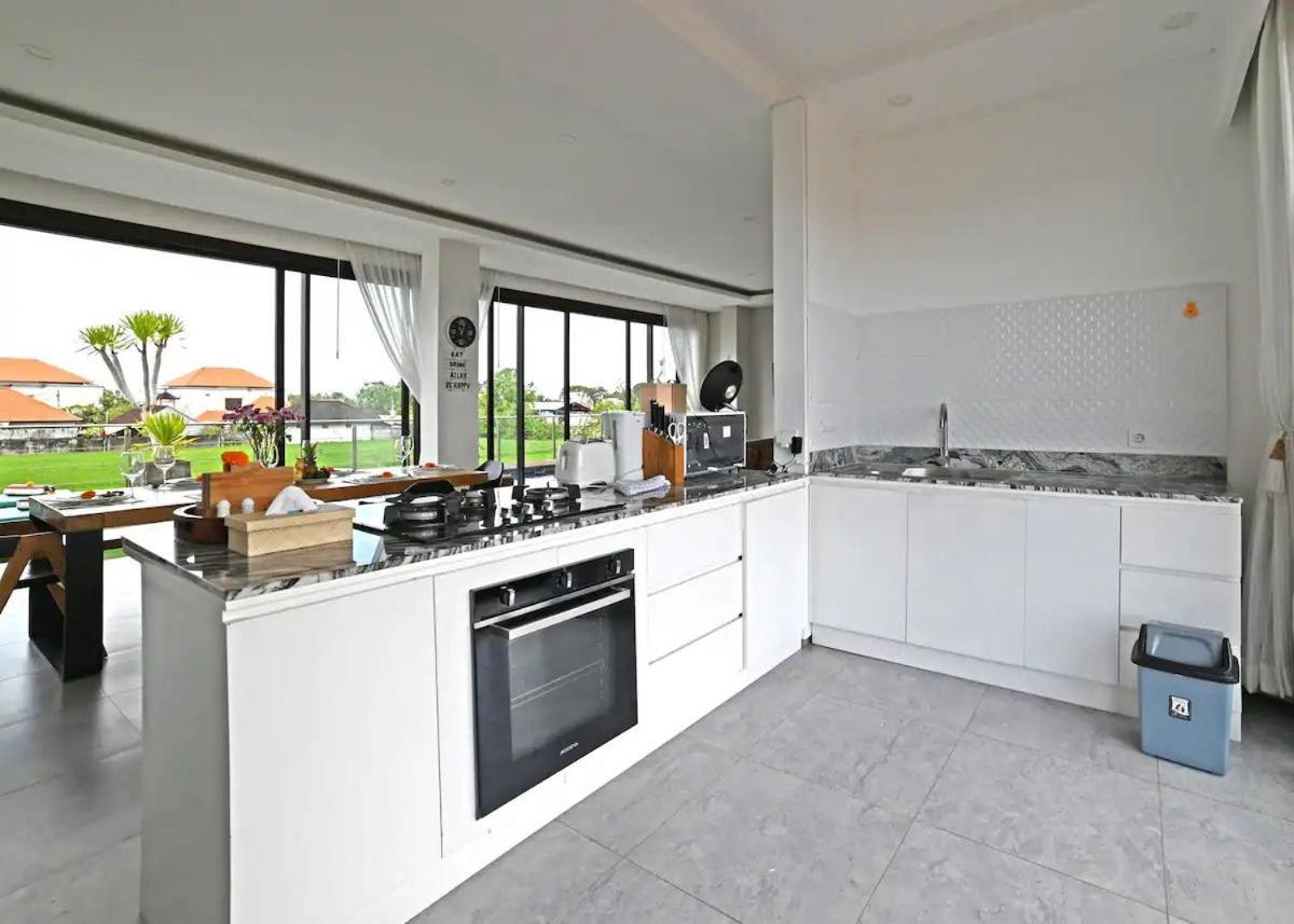 Comfortable 4 bedroom Villa in Kerobokan by Nami Bali view 5