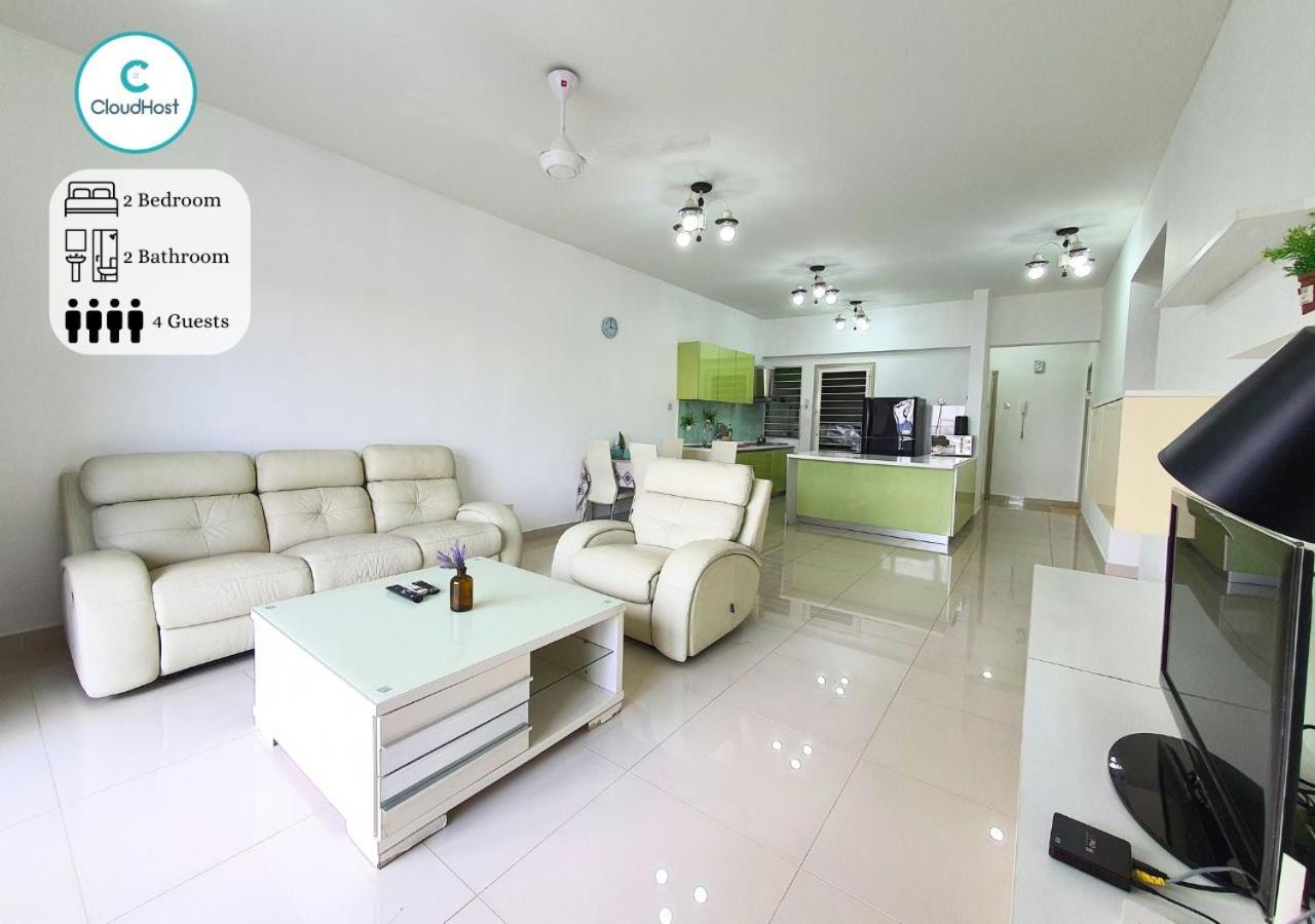 Family Apartment at Setia Walk Puchong, IOI Mall Puchong, LRT Station by Cloud Host photo 1