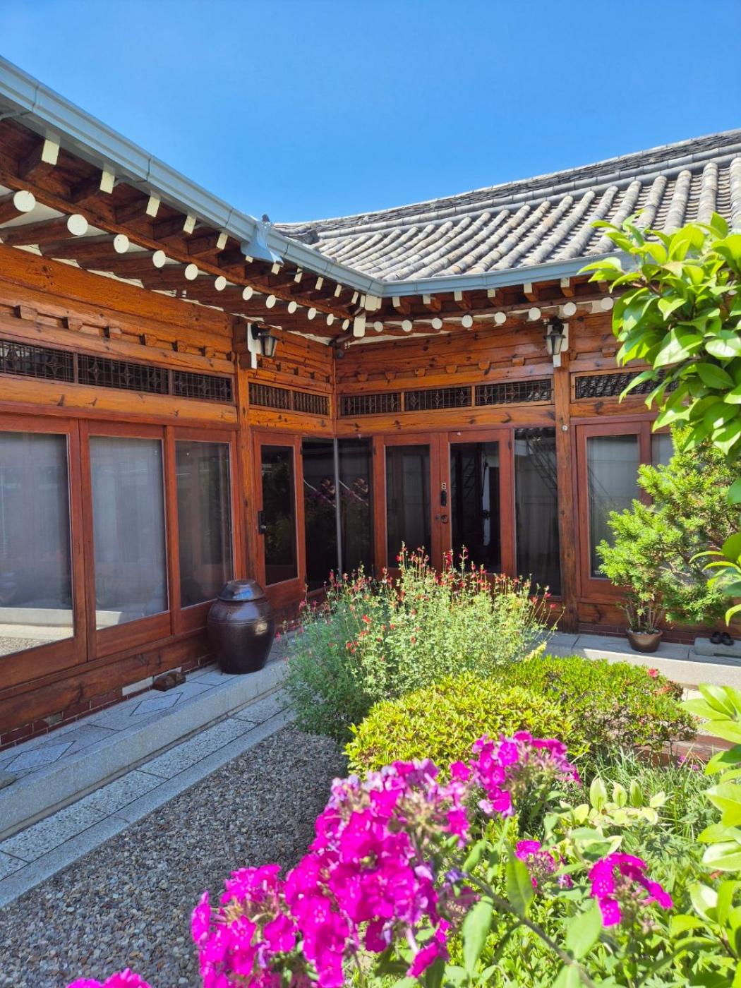 Yeonyijae hanok stay