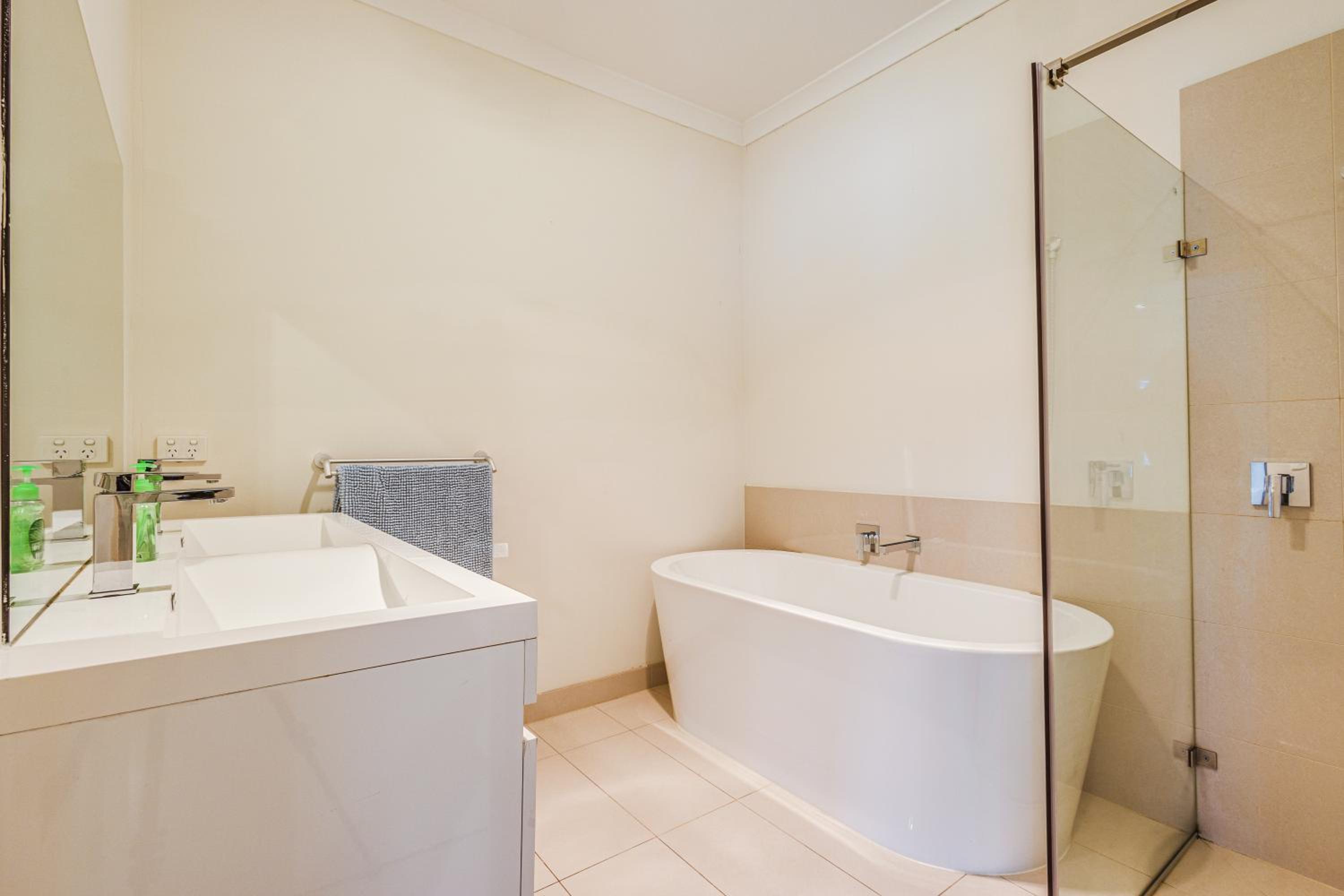 StayAU 3BR Cozy Retreat Point Cook Golf Nearby