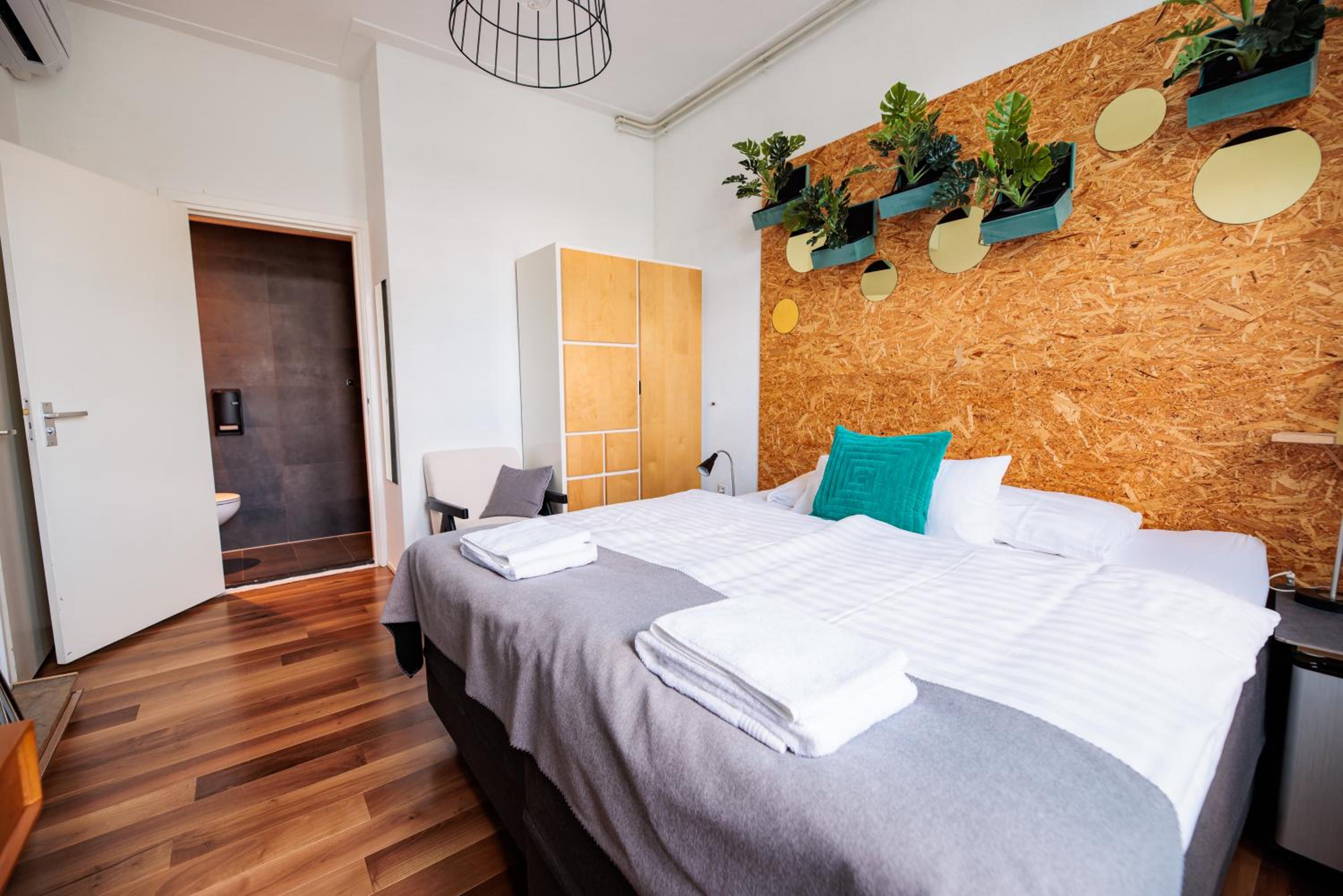 Hotel Auberge Nassau en Eindhoven — hotel room