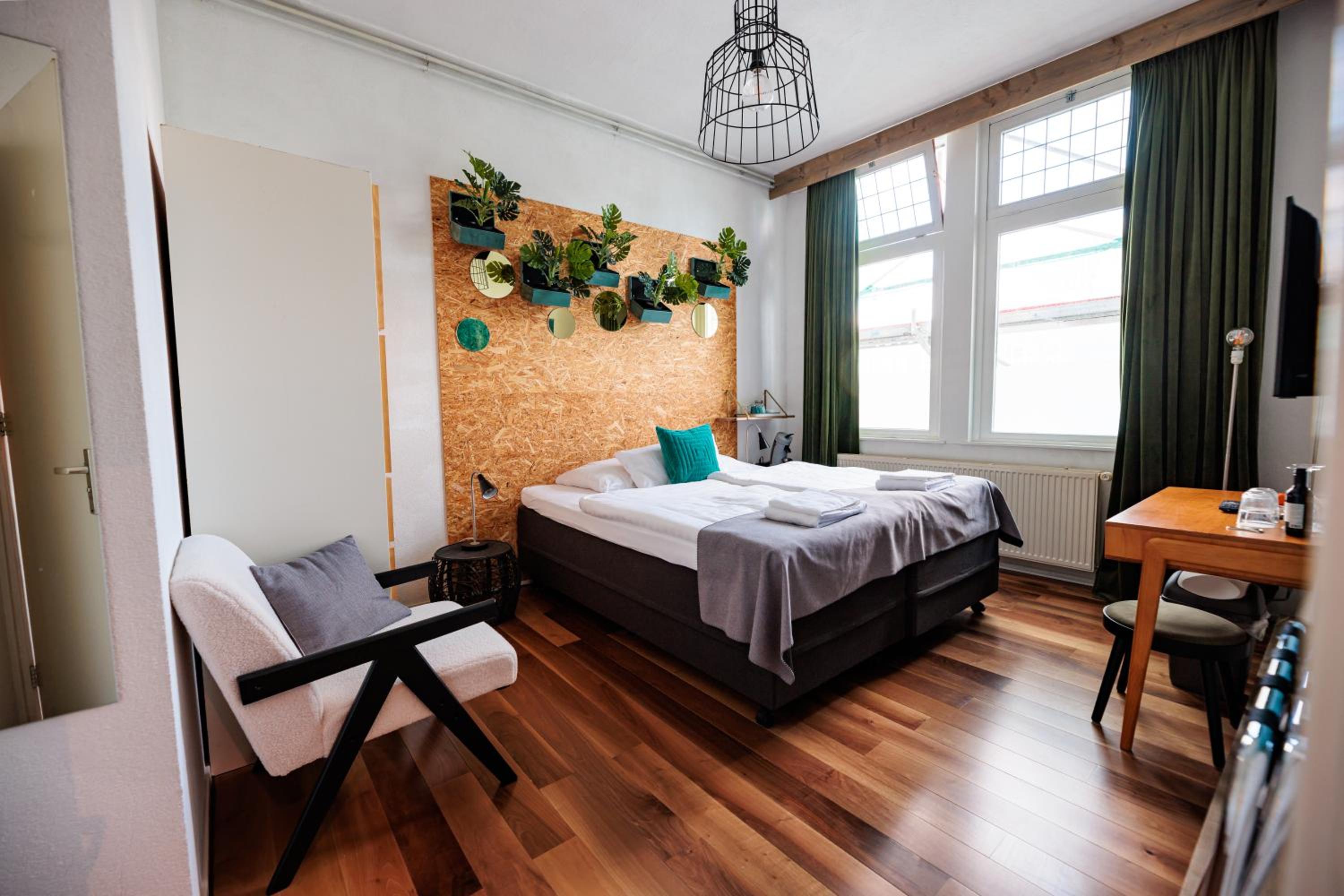 Hotel Auberge Nassau en Eindhoven — hotel room