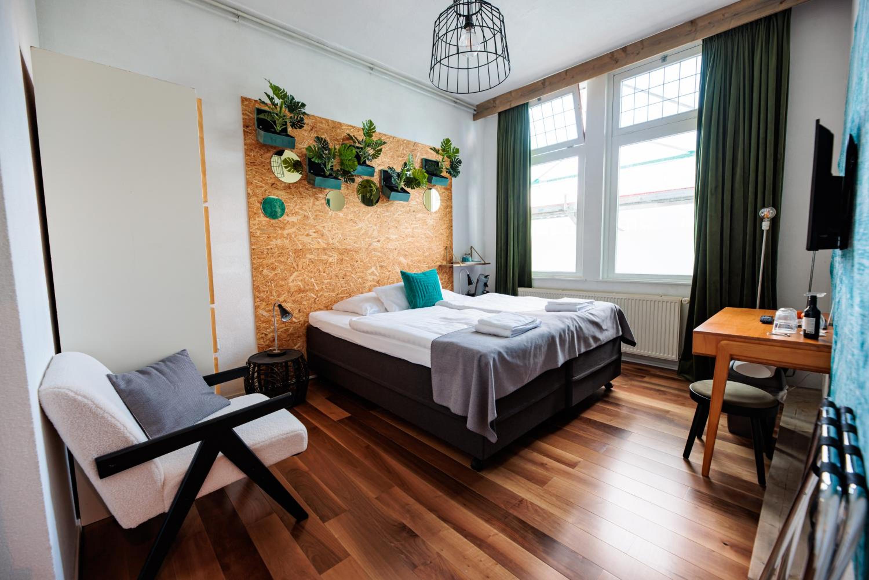 Hotel Auberge Nassau en Eindhoven — hotel room