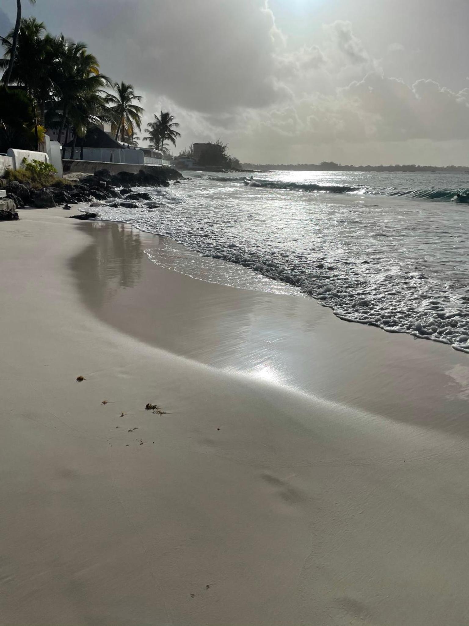 Seashades 2BR 1 full and 1 half bathrooms Condo with pool Close to beach Sleeps 4