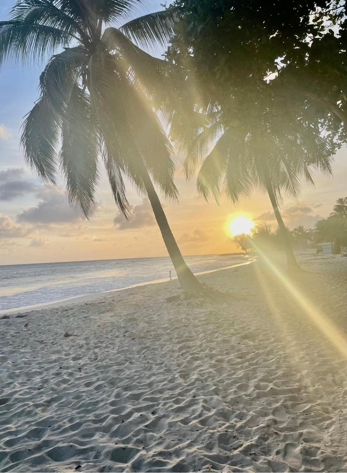 Seashades 2BR 1 full and 1 half bathrooms Condo with pool Close to beach Sleeps 4