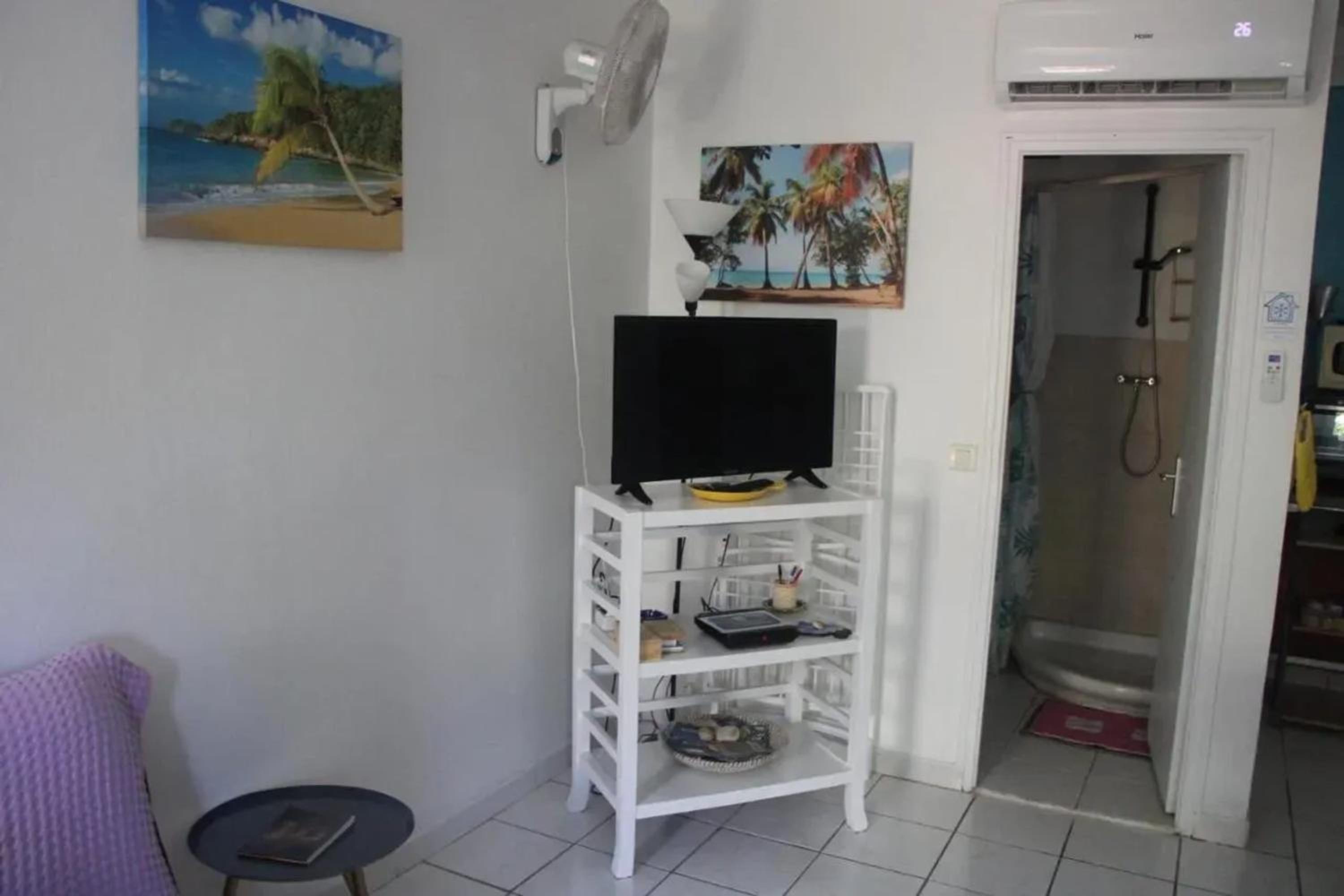 Studio confortable à La Trinité 30 m² avec vue mer et jardin view 3