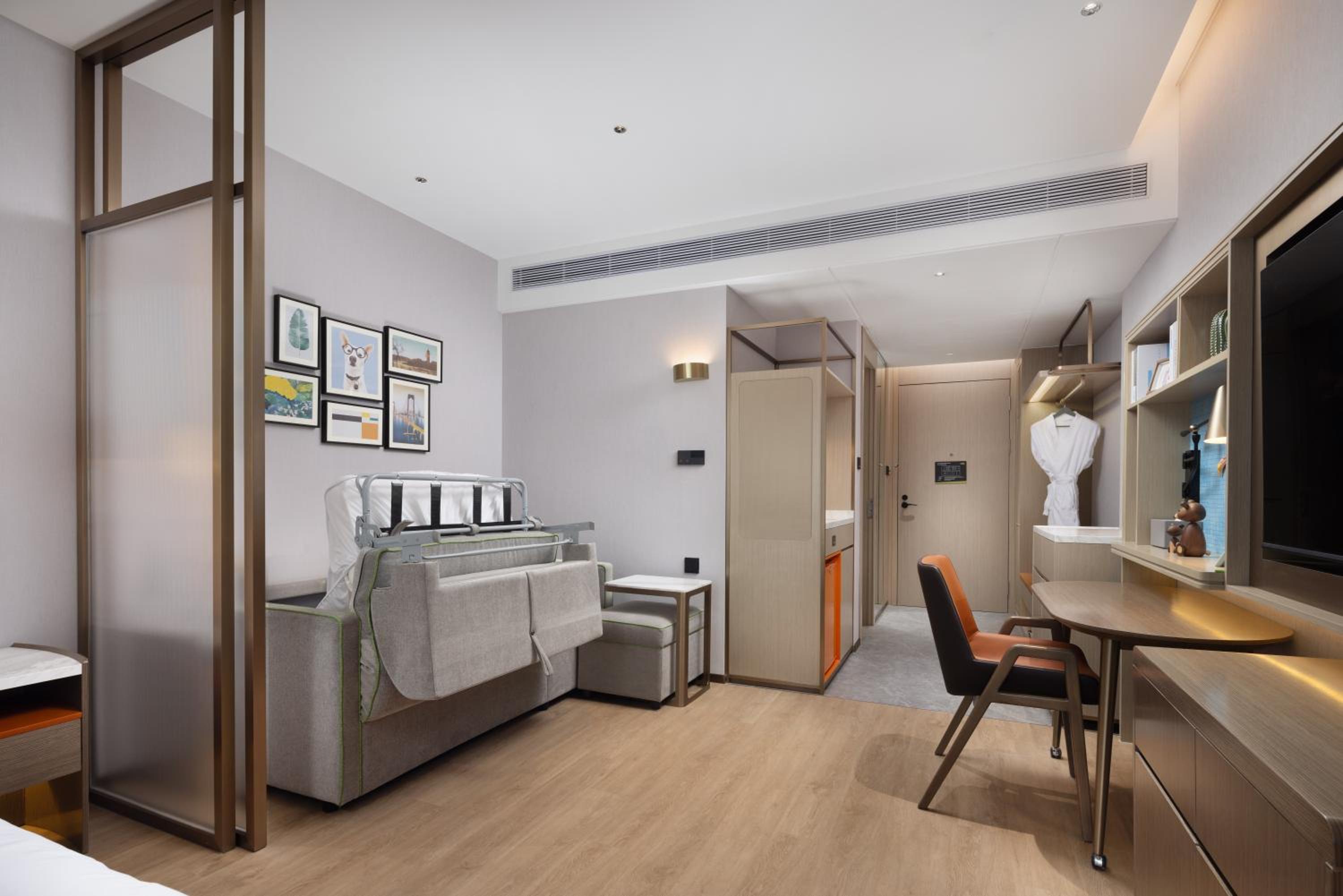 Home2 Suite by Hilton Jingjiang Binjiang New Town