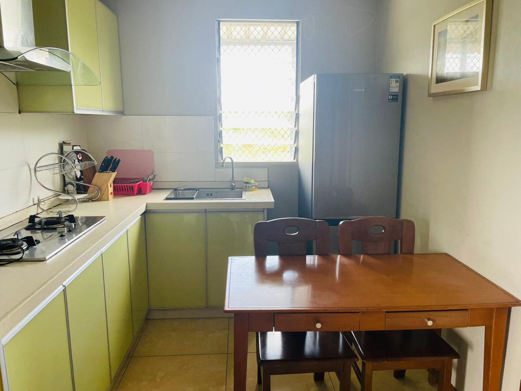 Two bedroom -King sized bedroom-Free parking - view 13