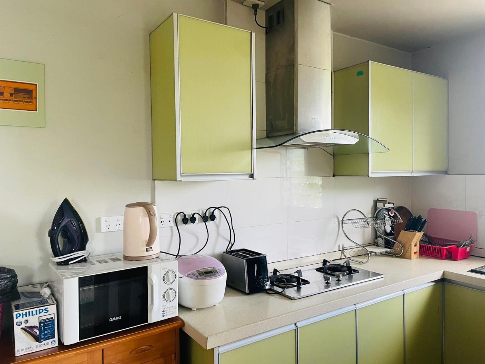 Two bedroom -King sized bedroom-Free parking - view 14