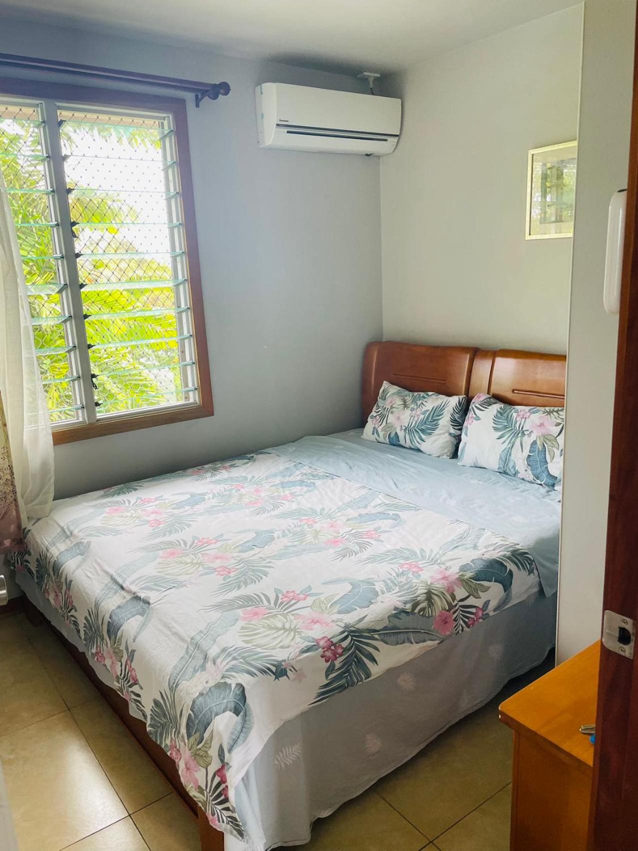 Two bedroom -King sized bedroom-Free parking - view 15