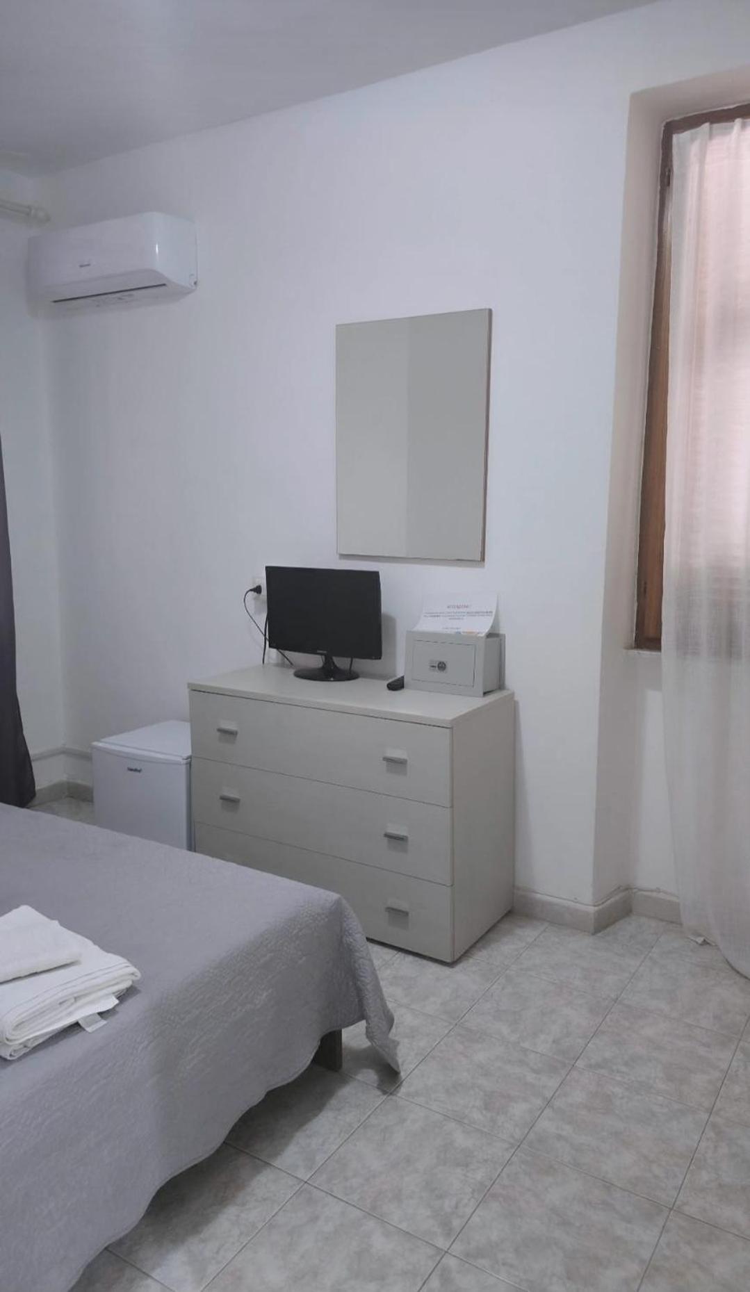 Guest House Tra Rocce E Mare view 4