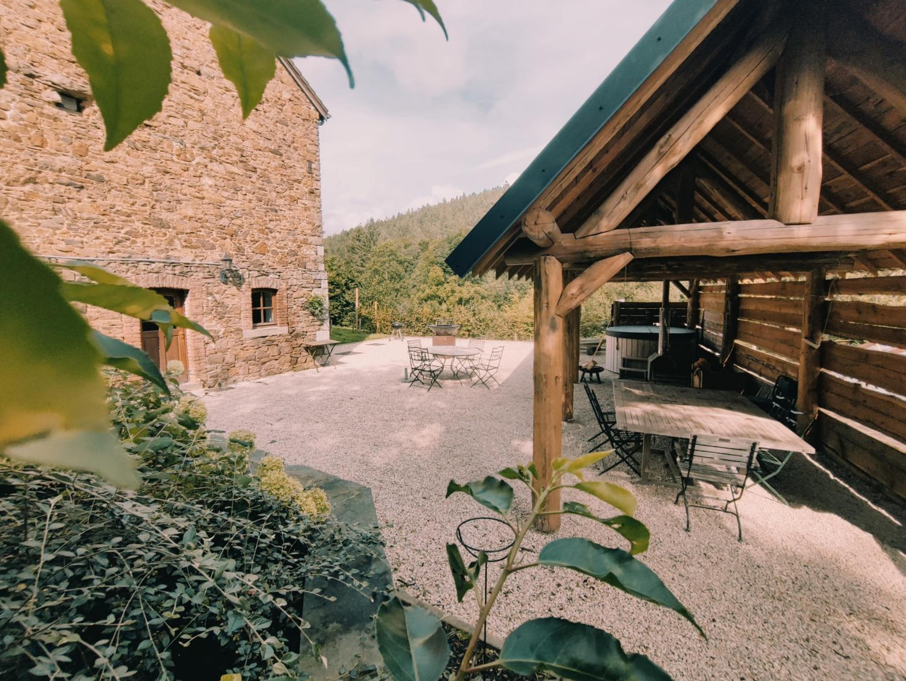 Le Trou 14, Ancienne ferme dans la nature avec bain nordique