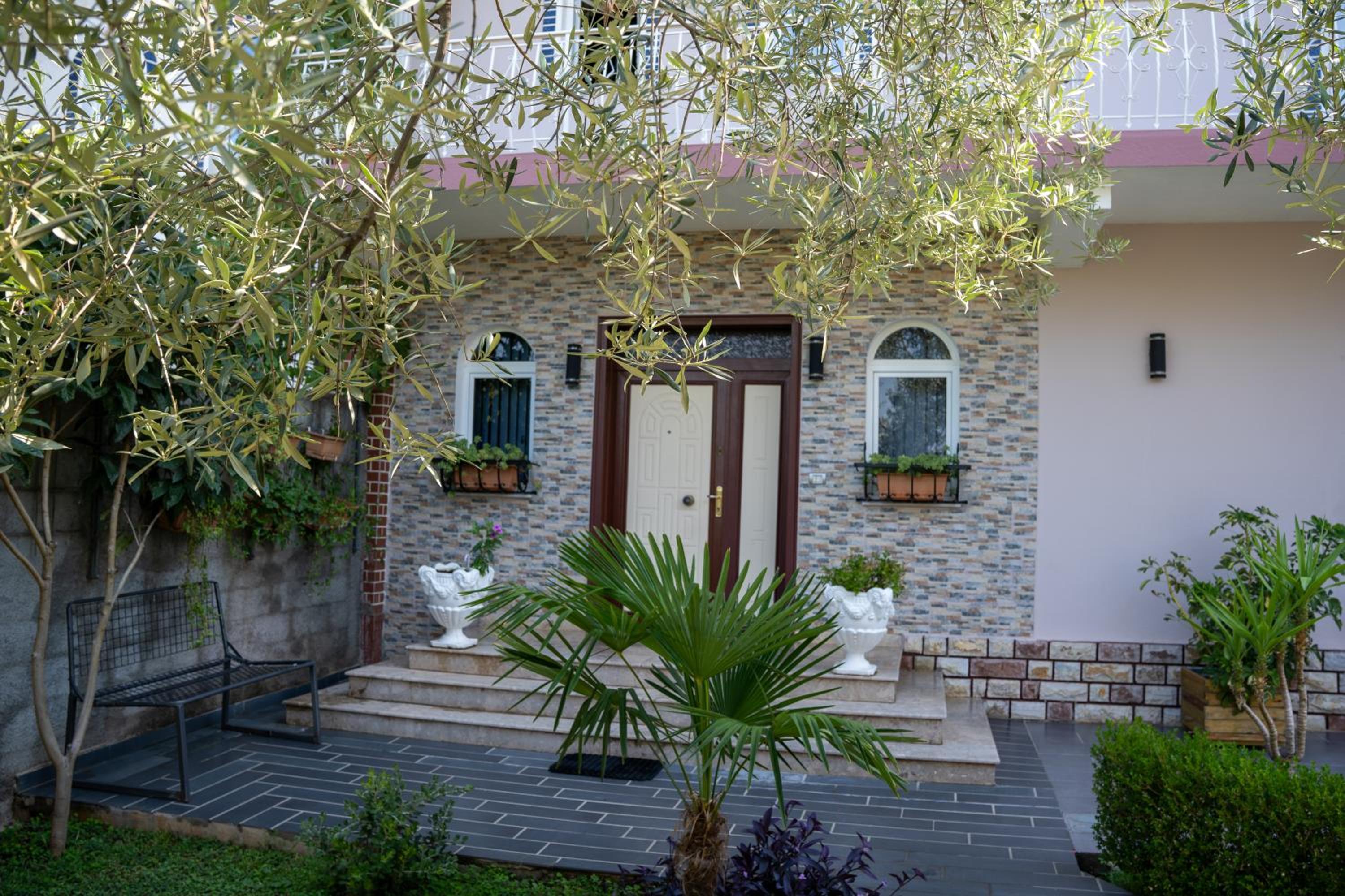 Alesio Guest House