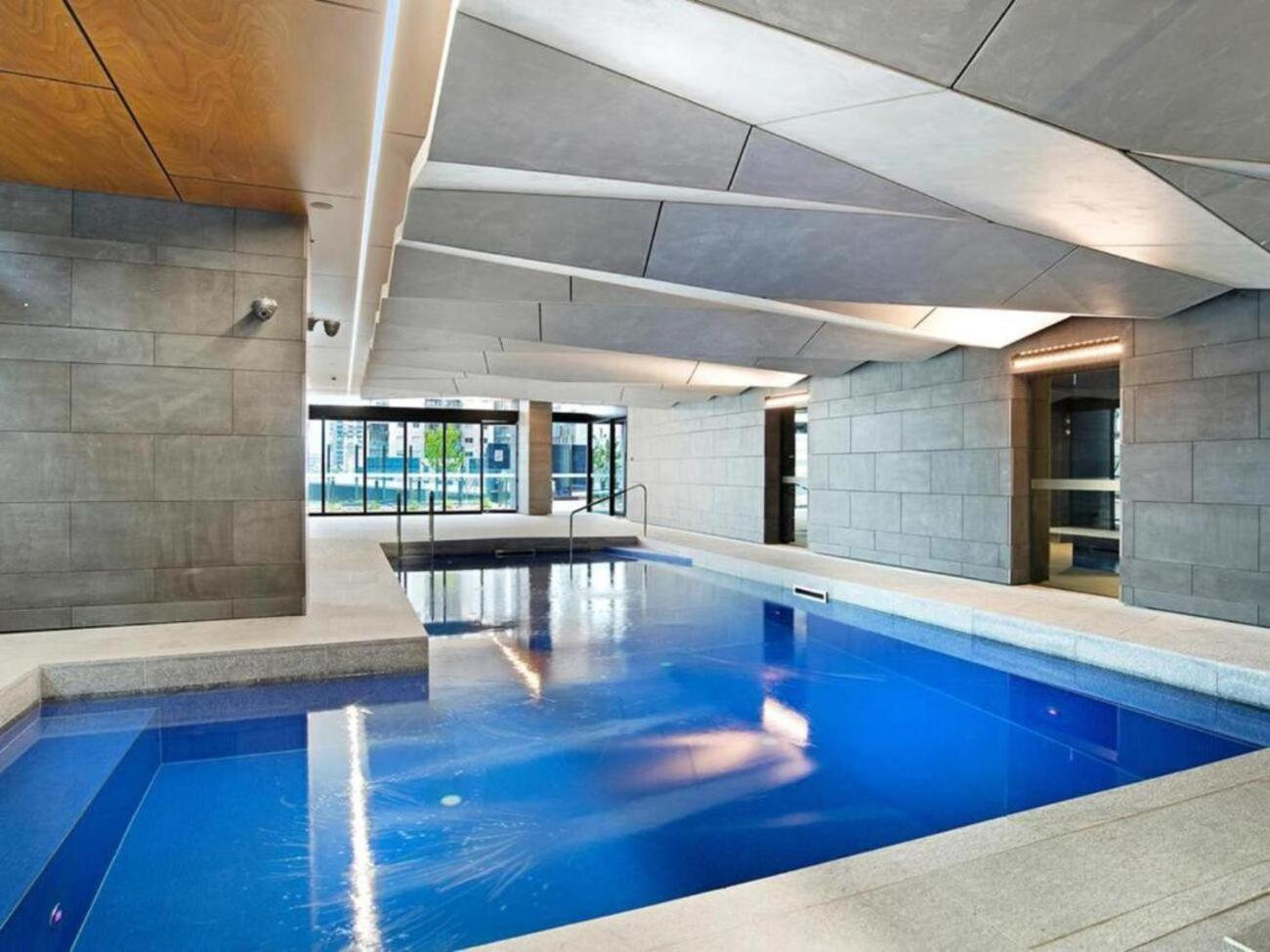 WOW Apartment on Lonsdale
