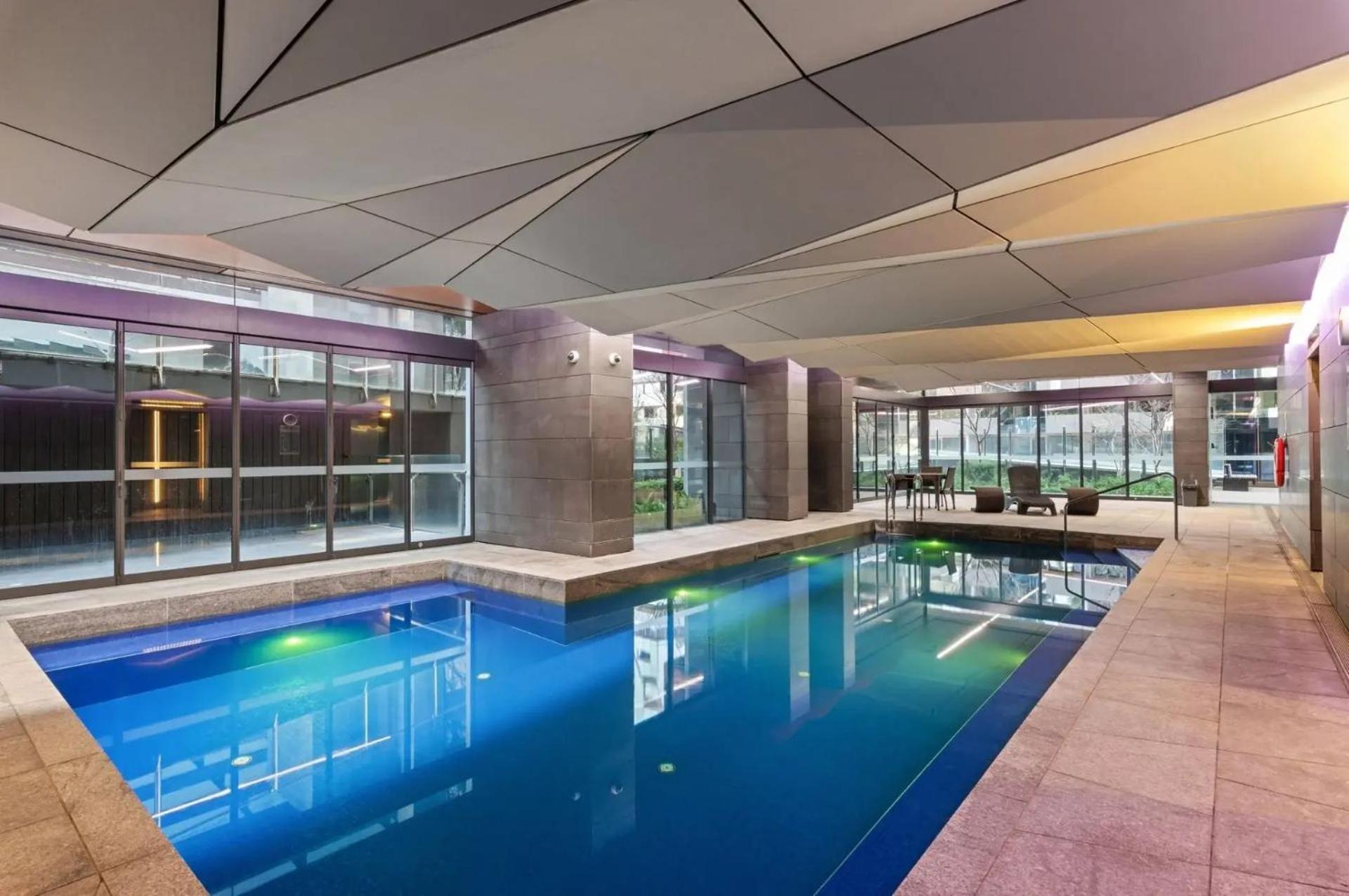 WOW Apartment on Lonsdale