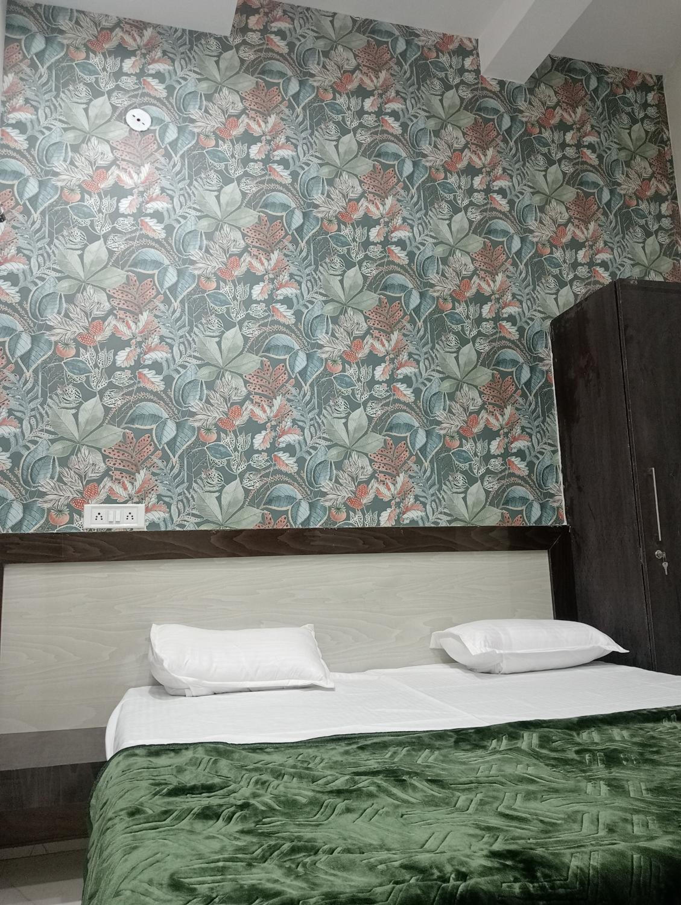 Tulsiraj Guest House