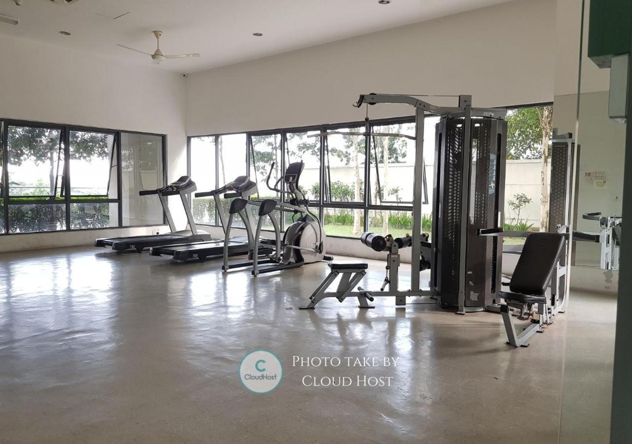 Family Apartment at Setia Walk Puchong, IOI Mall Puchong, LRT Station by Cloud Host photo 4