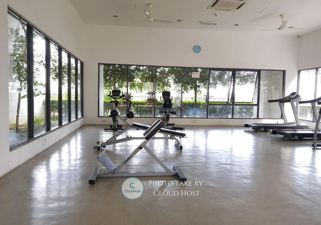Family Apartment at Setia Walk Puchong, IOI Mall Puchong, LRT Station by Cloud Host photo 3