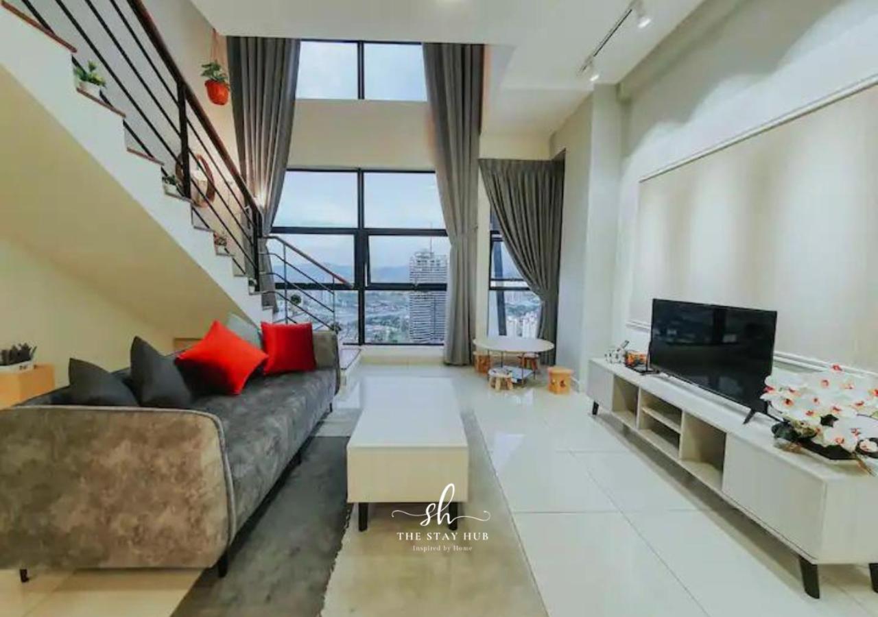 Arte Mont Kiara Luxury Suite with Heated Jacuzzi Pods - Free Parking - Next to MITEC- by The Stay Hub