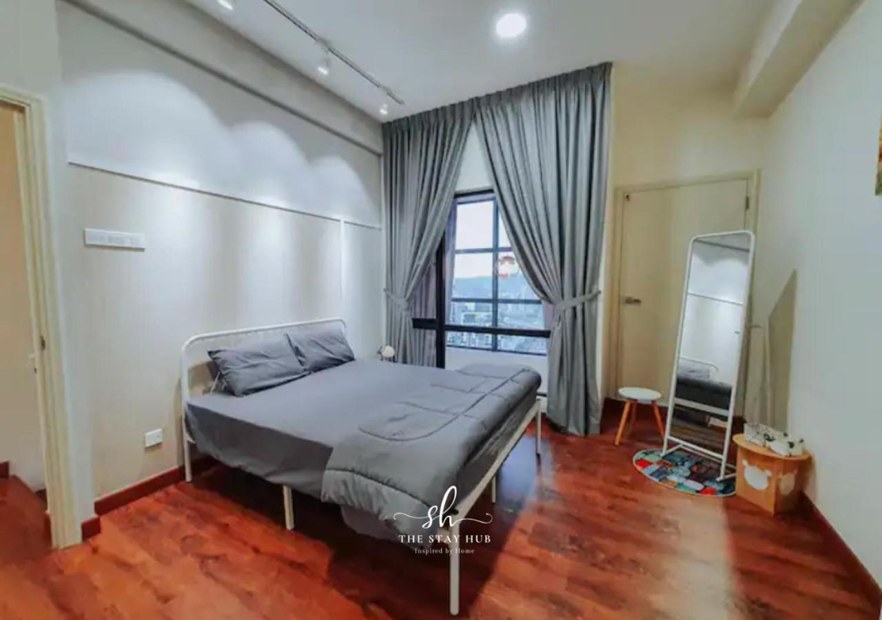 Arte Mont Kiara Luxury Suite with Heated Jacuzzi Pods - Free Parking - Next to MITEC- by The Stay Hub
