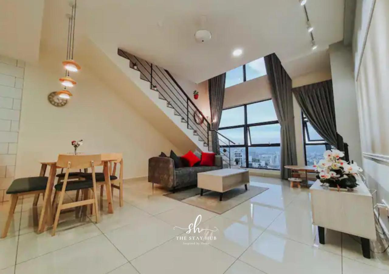 Arte Mont Kiara Luxury Suite with Heated Jacuzzi Pods - Free Parking - Next to MITEC- by The Stay Hub