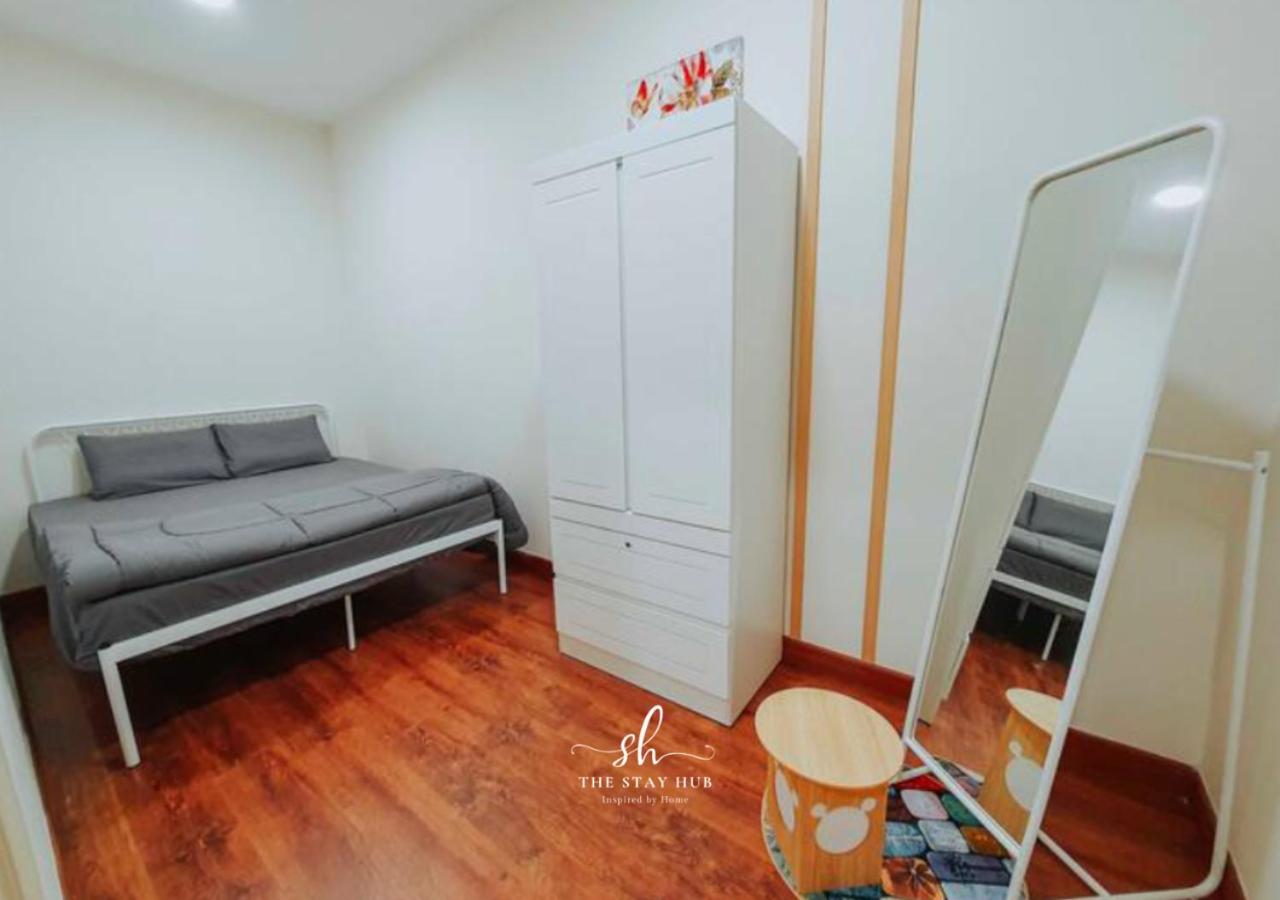 Arte Mont Kiara Luxury Suite with Heated Jacuzzi Pods - Free Parking - Next to MITEC- by The Stay Hub