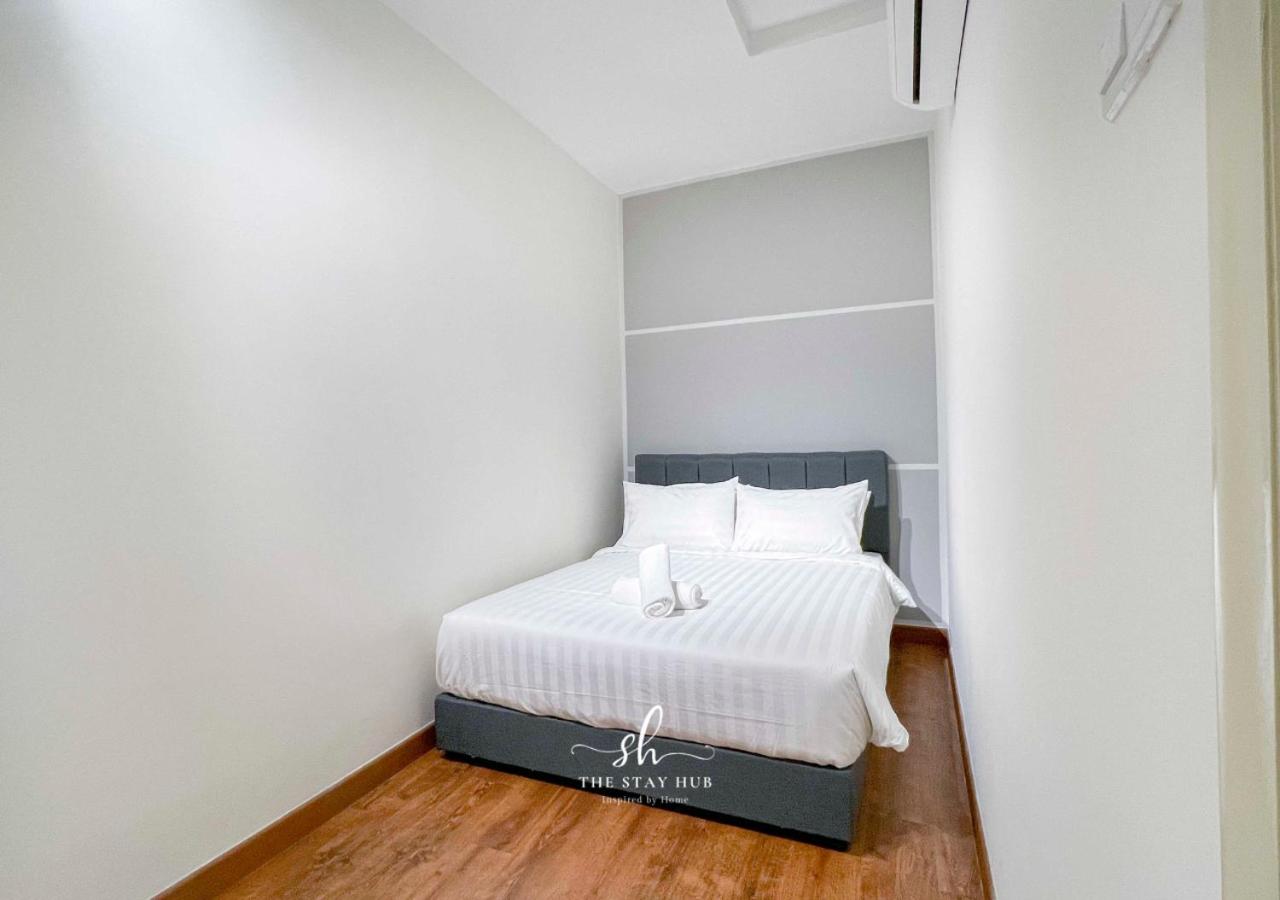 Arte Mont Kiara Luxury Suite with Heated Jacuzzi Pods - Free Parking - Next to MITEC- by The Stay Hub