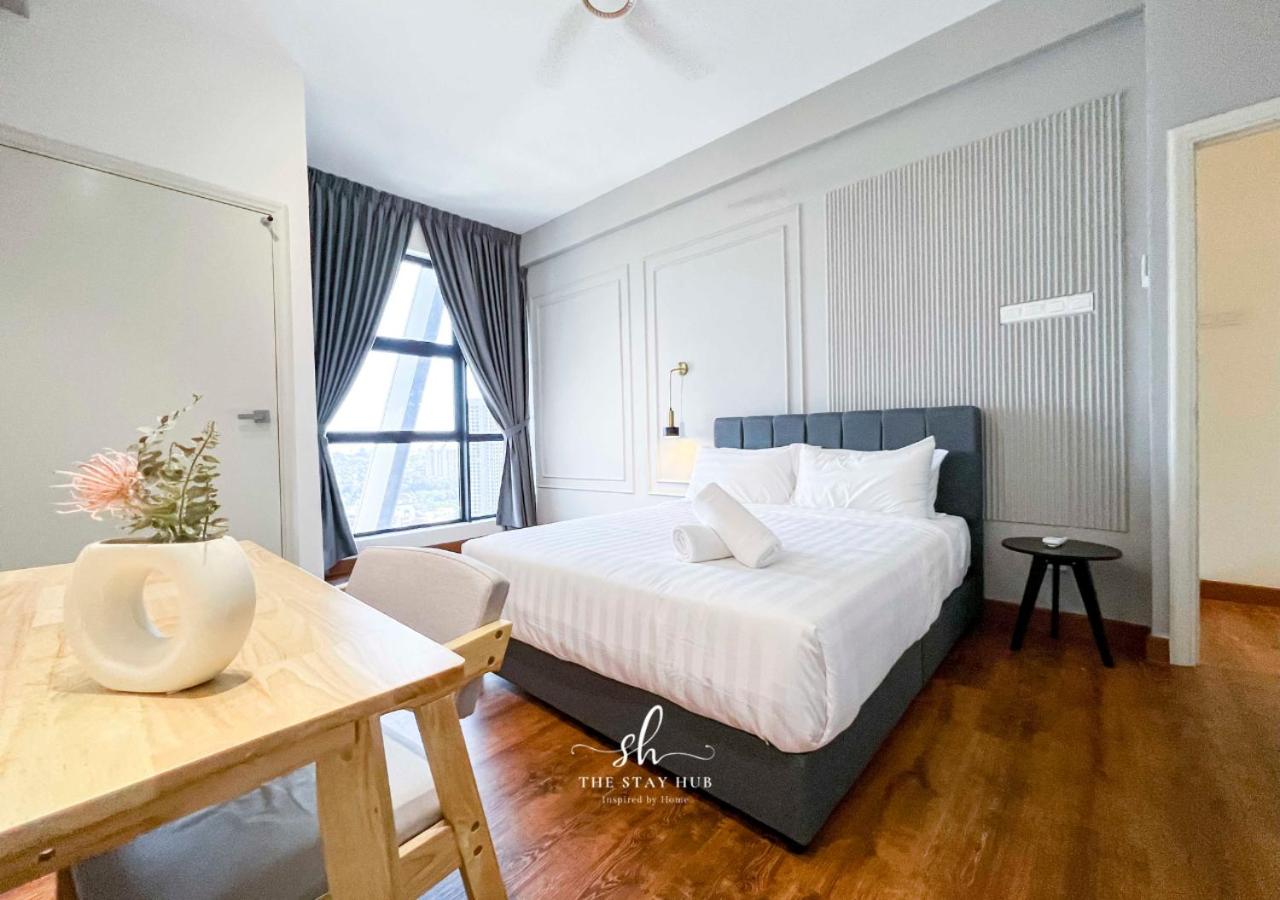 Arte Mont Kiara Luxury Suite with Heated Jacuzzi Pods - Free Parking - Next to MITEC- by The Stay Hub
