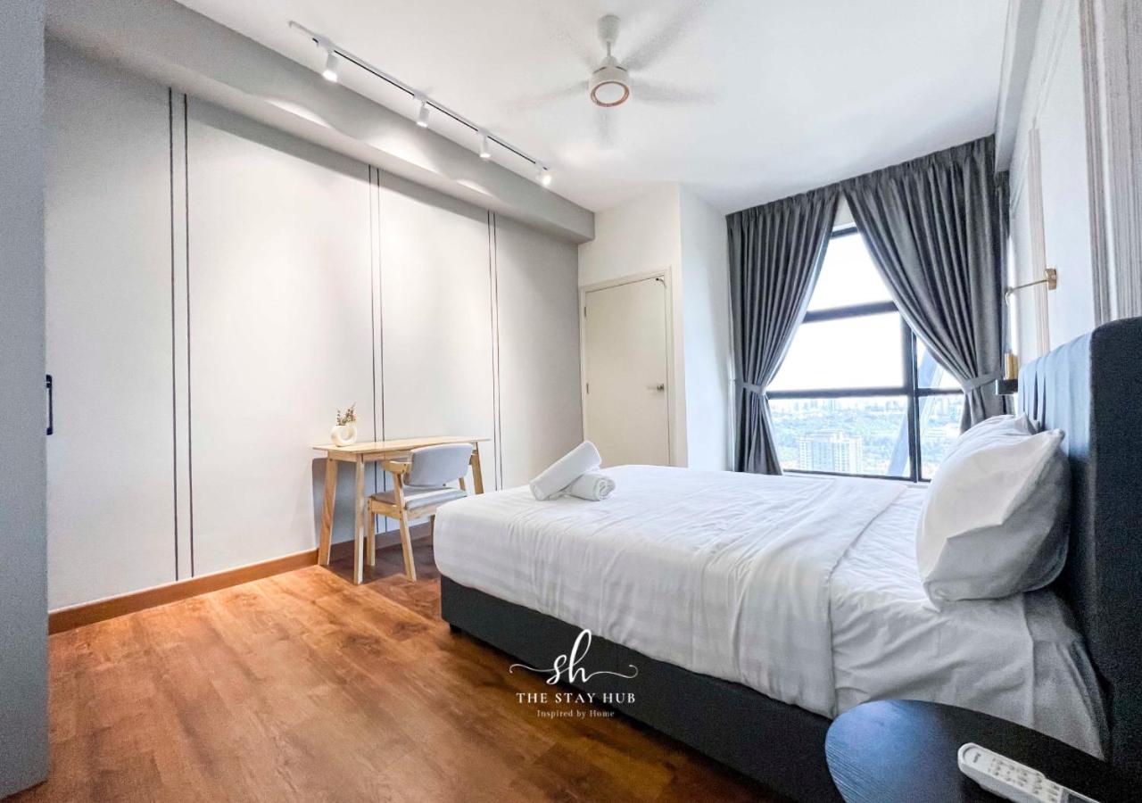 Arte Mont Kiara Luxury Suite with Heated Jacuzzi Pods - Free Parking - Next to MITEC- by The Stay Hub