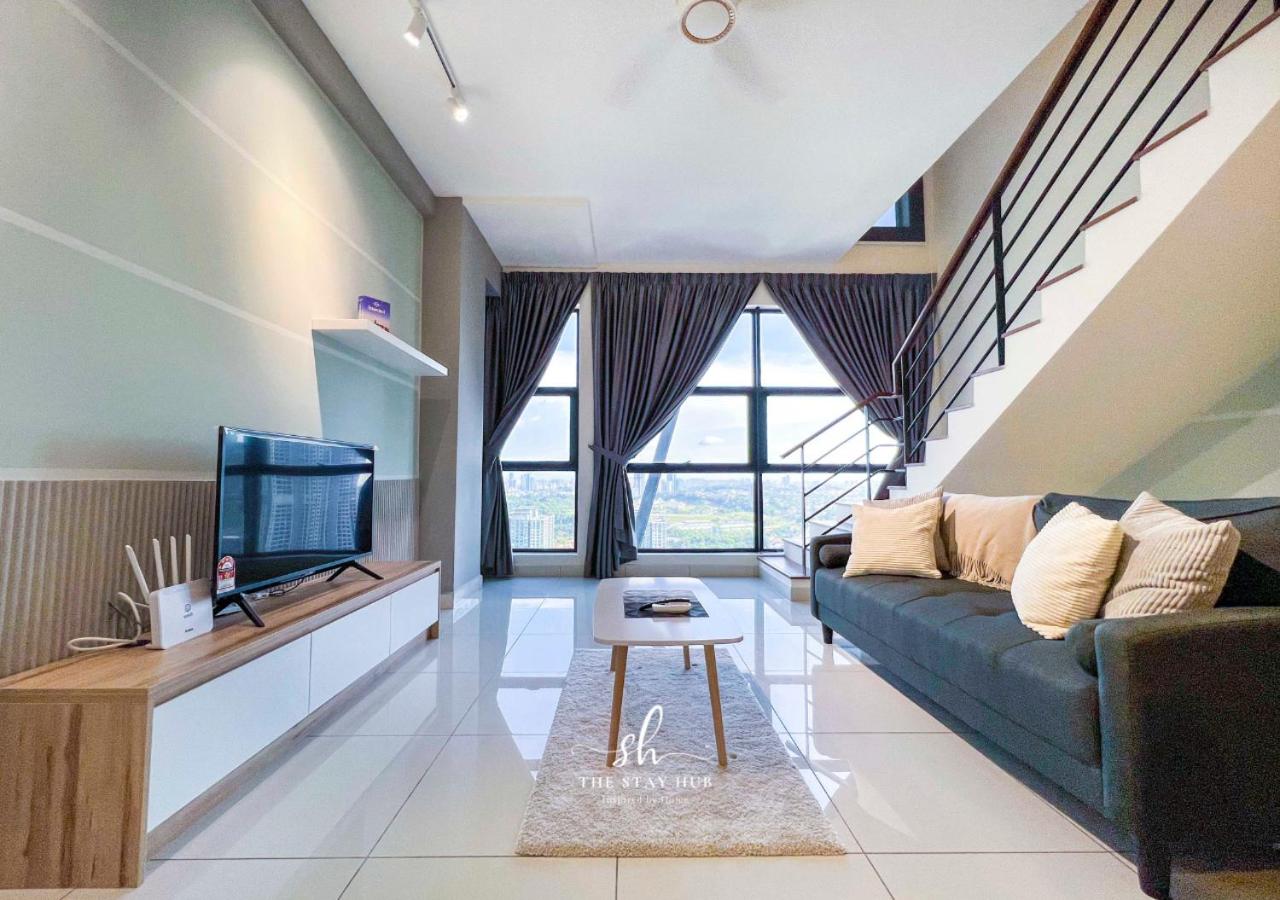 Arte Mont Kiara Luxury Suite with Heated Jacuzzi Pods - Free Parking - Next to MITEC- by The Stay Hub