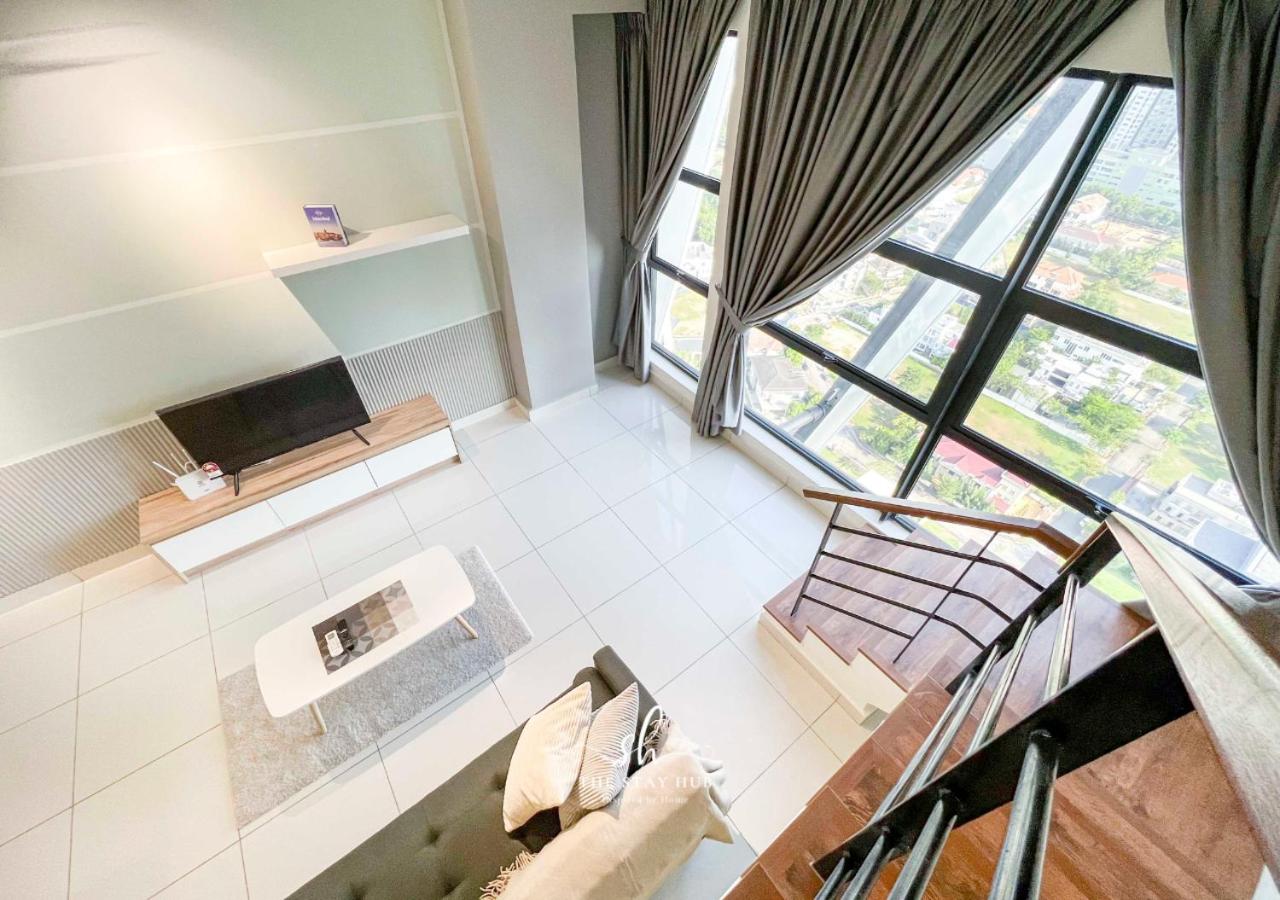 Arte Mont Kiara Luxury Suite with Heated Jacuzzi Pods - Free Parking - Next to MITEC- by The Stay Hub