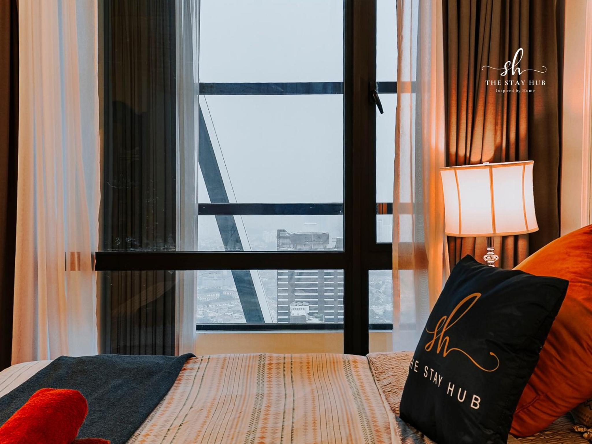 Arte Mont Kiara Luxury Suite with Heated Jacuzzi Pods - Free Parking - Next to MITEC- by The Stay Hub