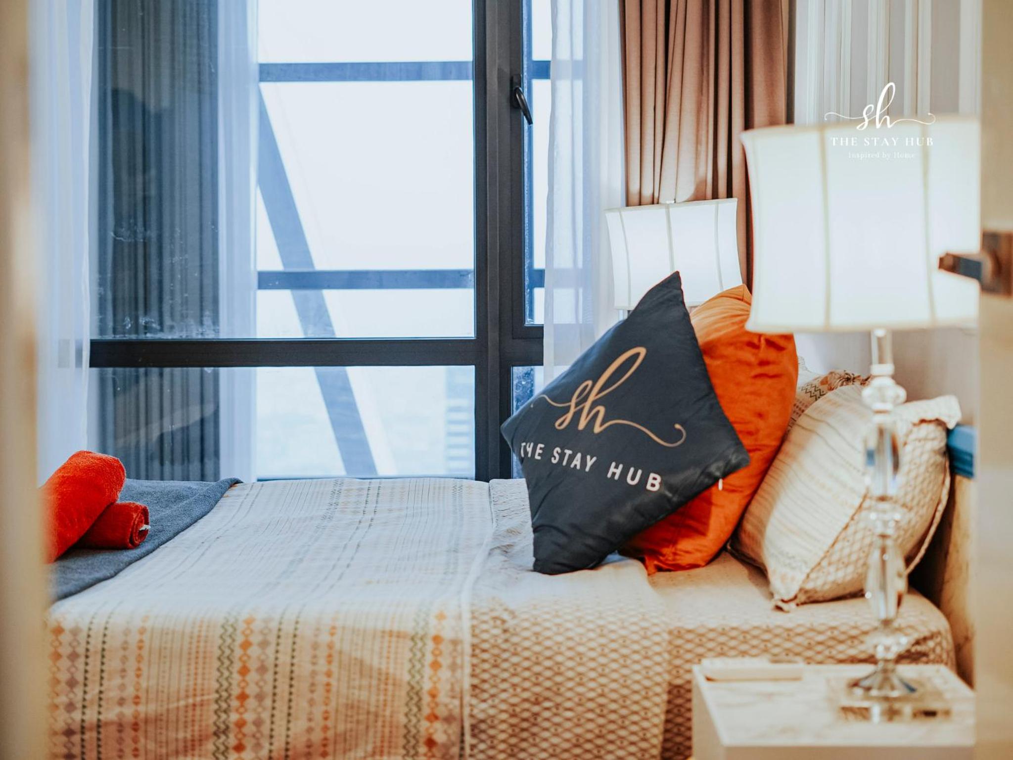Arte Mont Kiara Luxury Suite with Heated Jacuzzi Pods - Free Parking - Next to MITEC- by The Stay Hub