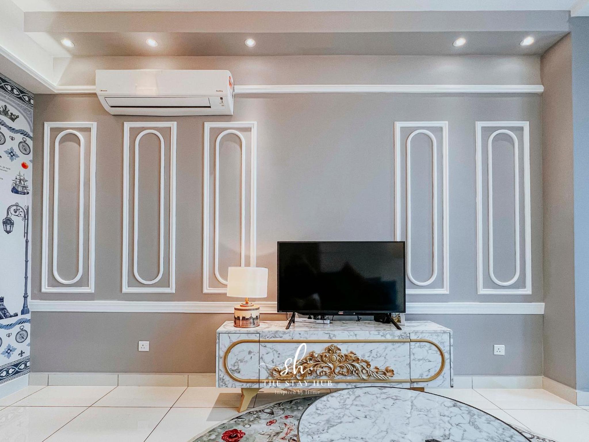 Arte Mont Kiara Luxury Suite with Heated Jacuzzi Pods - Free Parking - Next to MITEC- by The Stay Hub