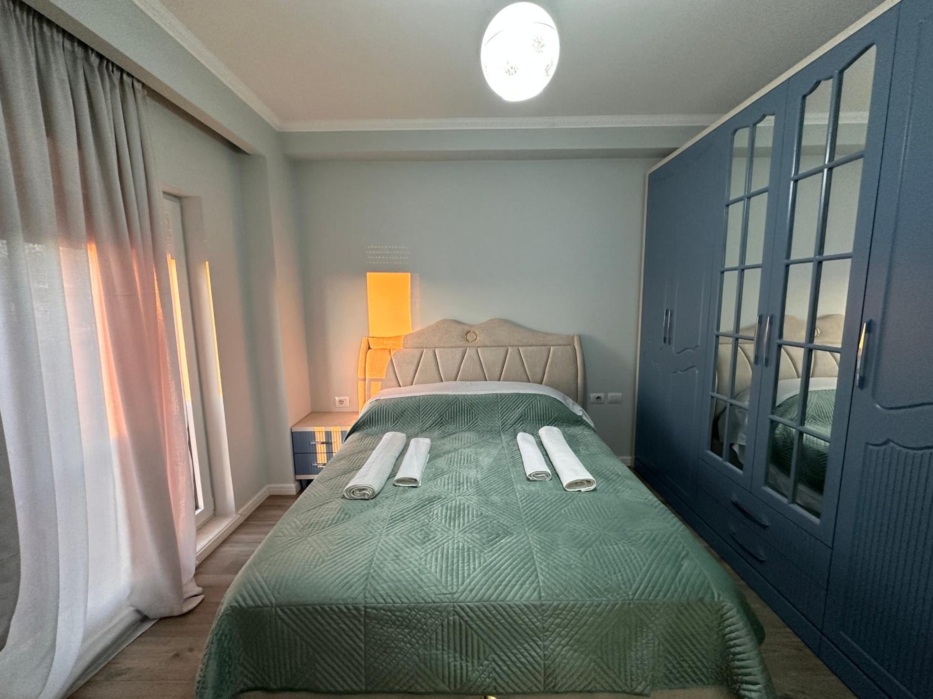 Spacious 2-Bedroom Apartment Near Center