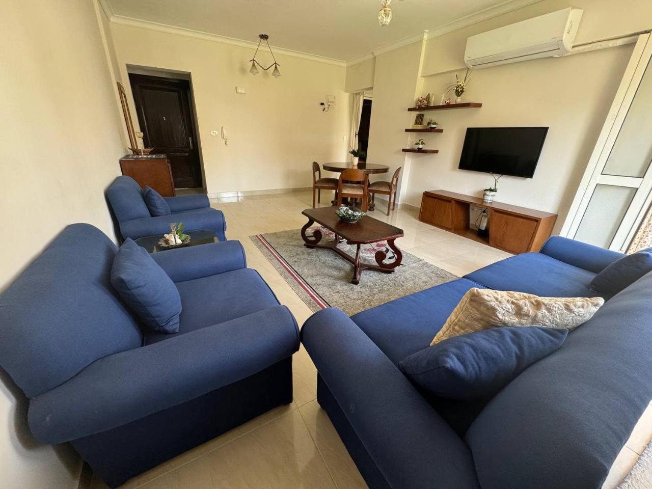 Charming Apartment 2 Bedroom In El Rehab view 4