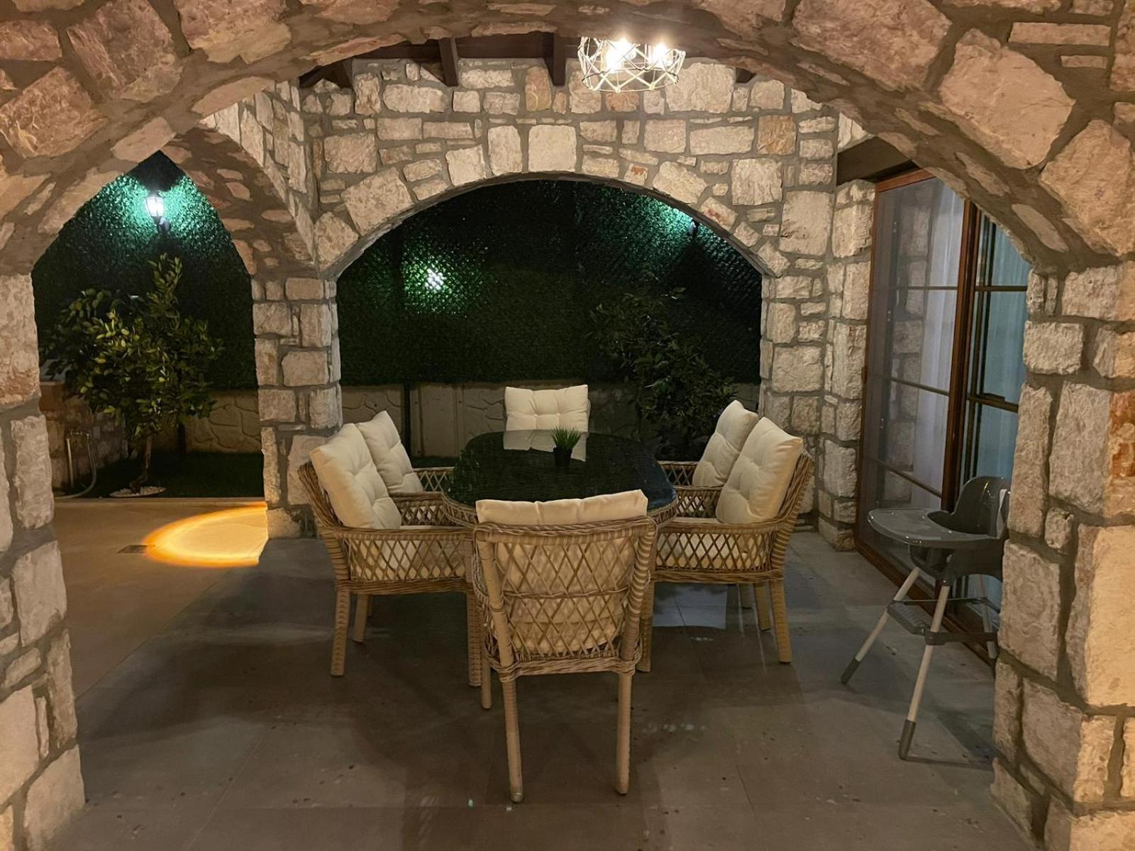 Gülyalı Konakları